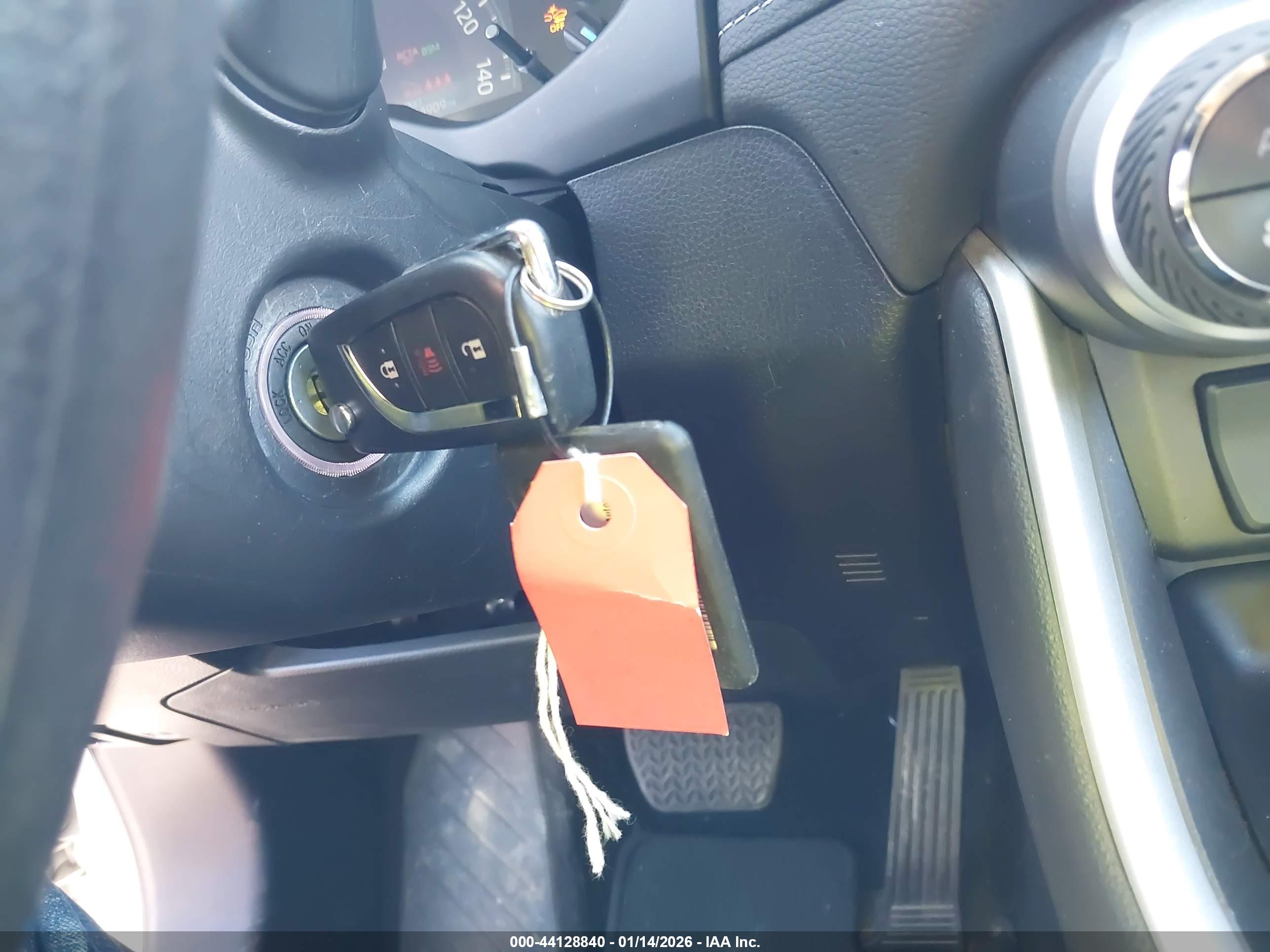 TOYOTA RAV4 image 11