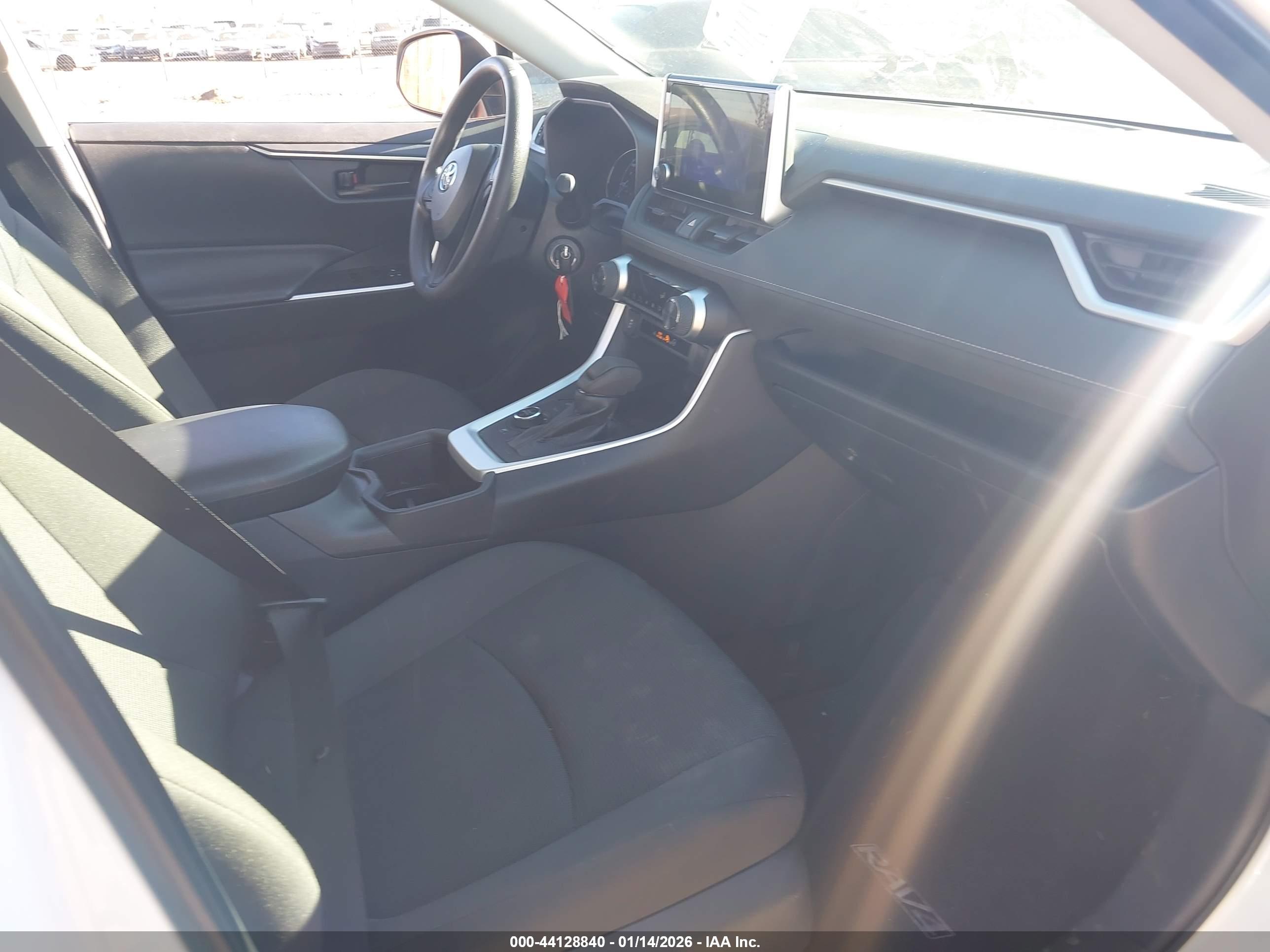 TOYOTA RAV4 image 5