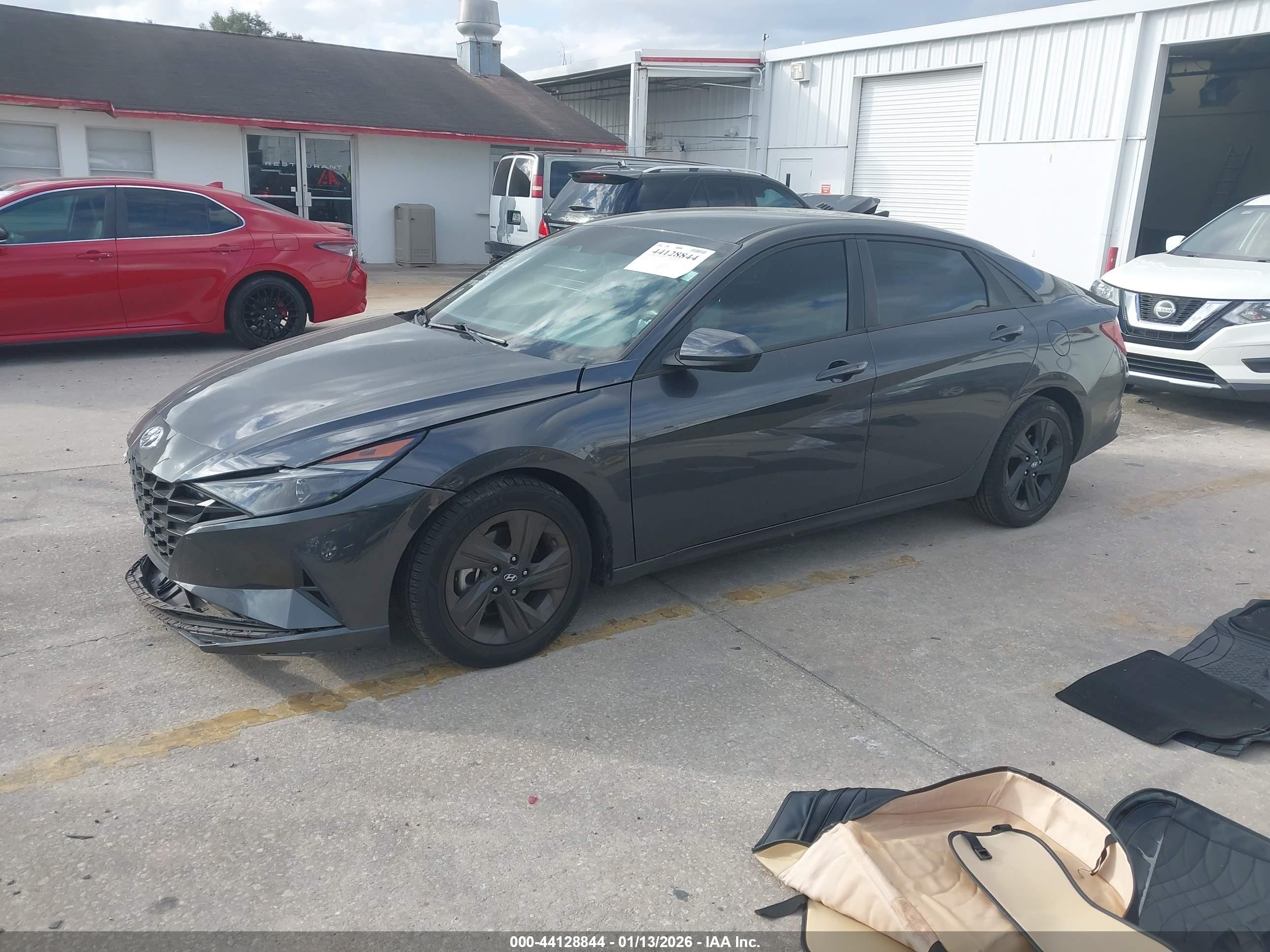 HYUNDAI ELANTRA image 2