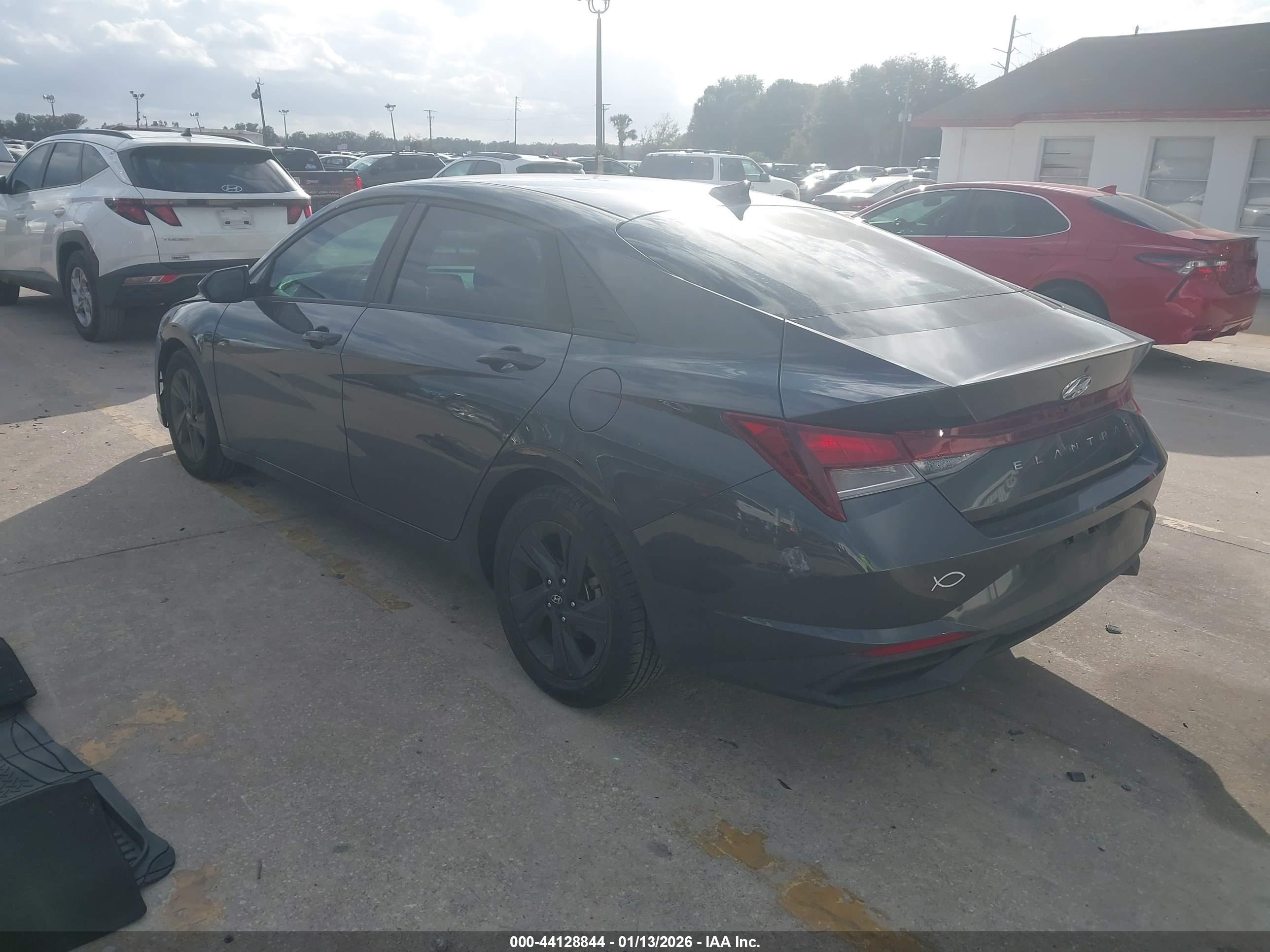 HYUNDAI ELANTRA image 3