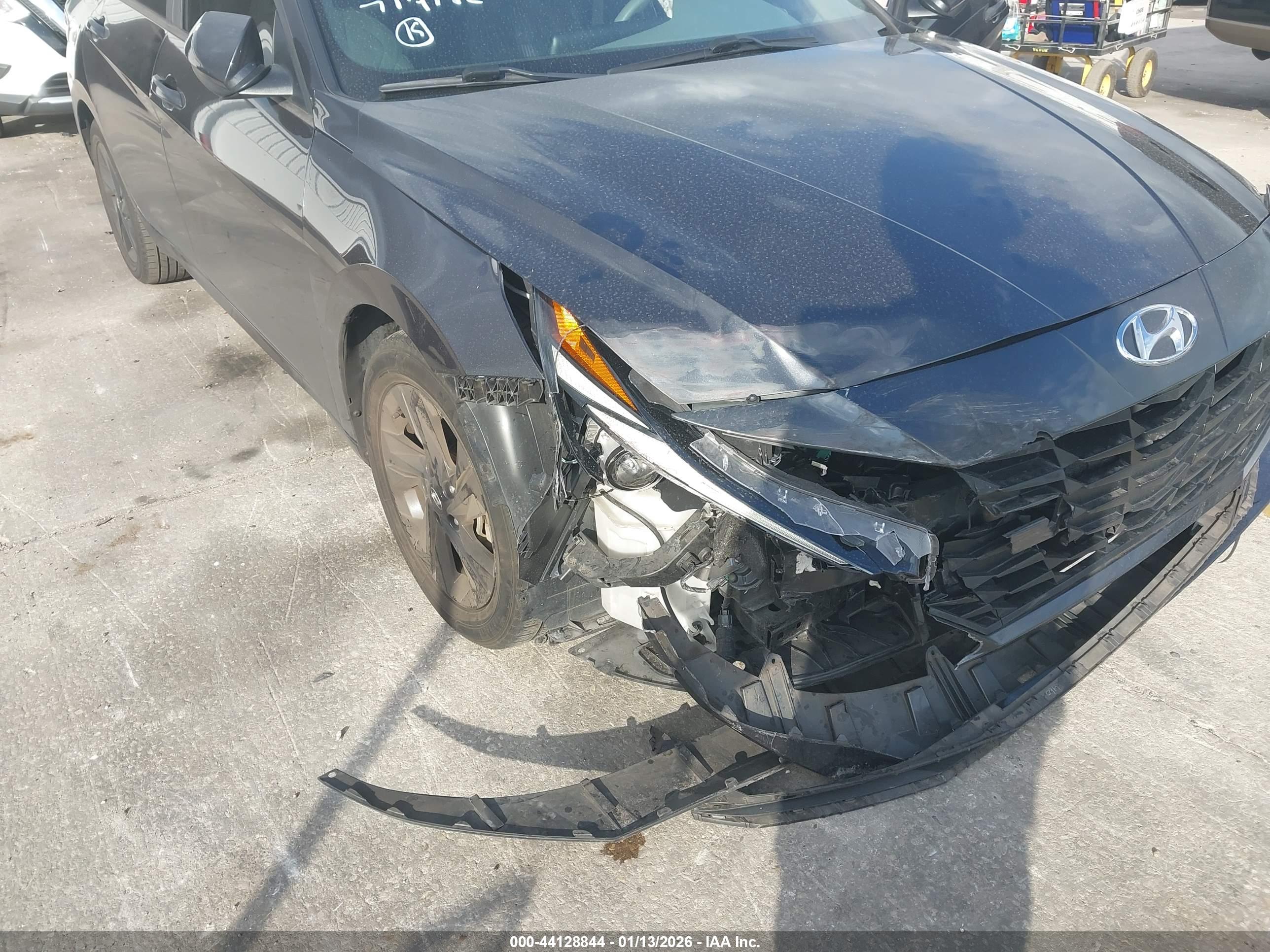 HYUNDAI ELANTRA image 6