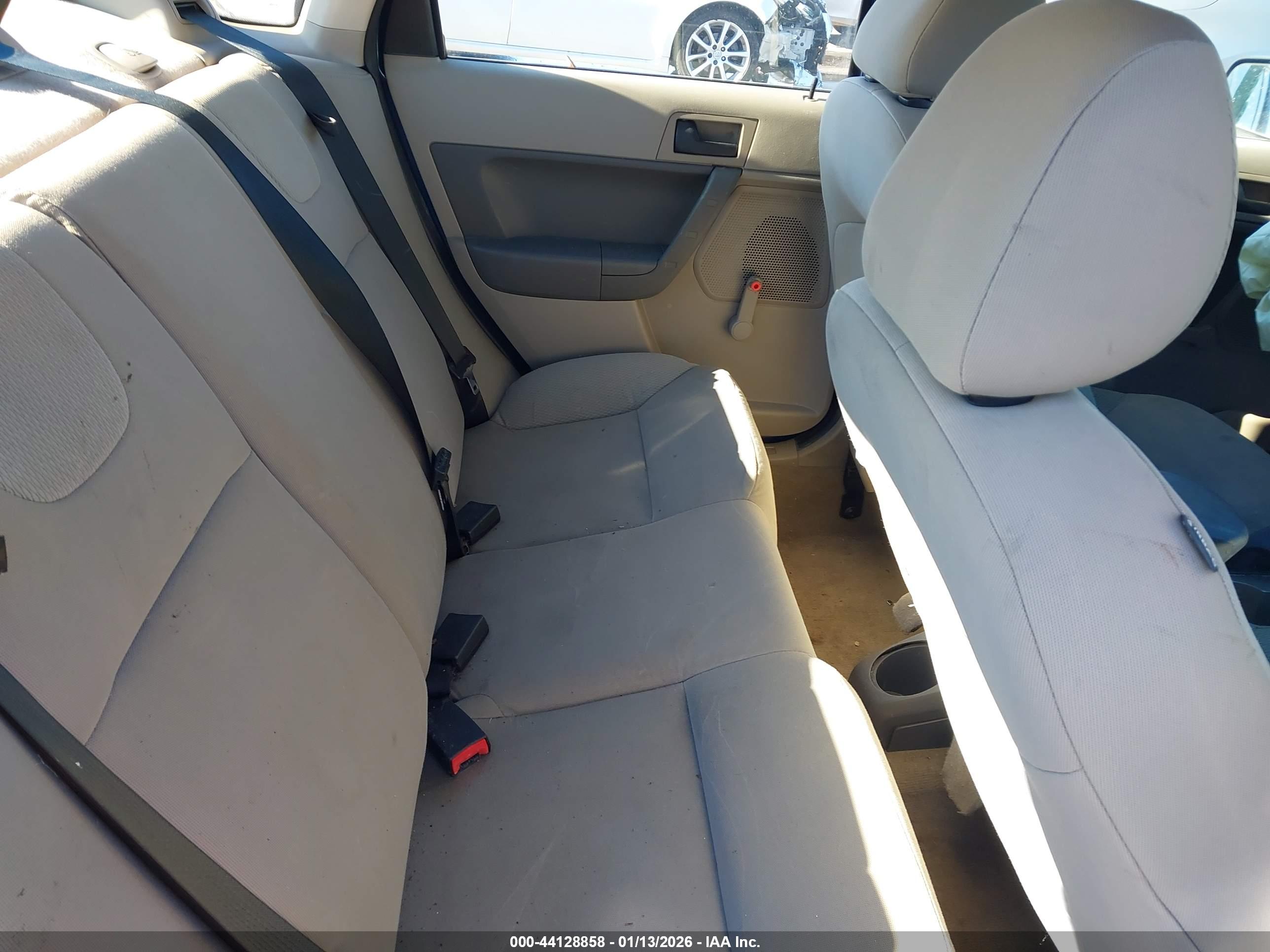 FORD FOCUS image 8