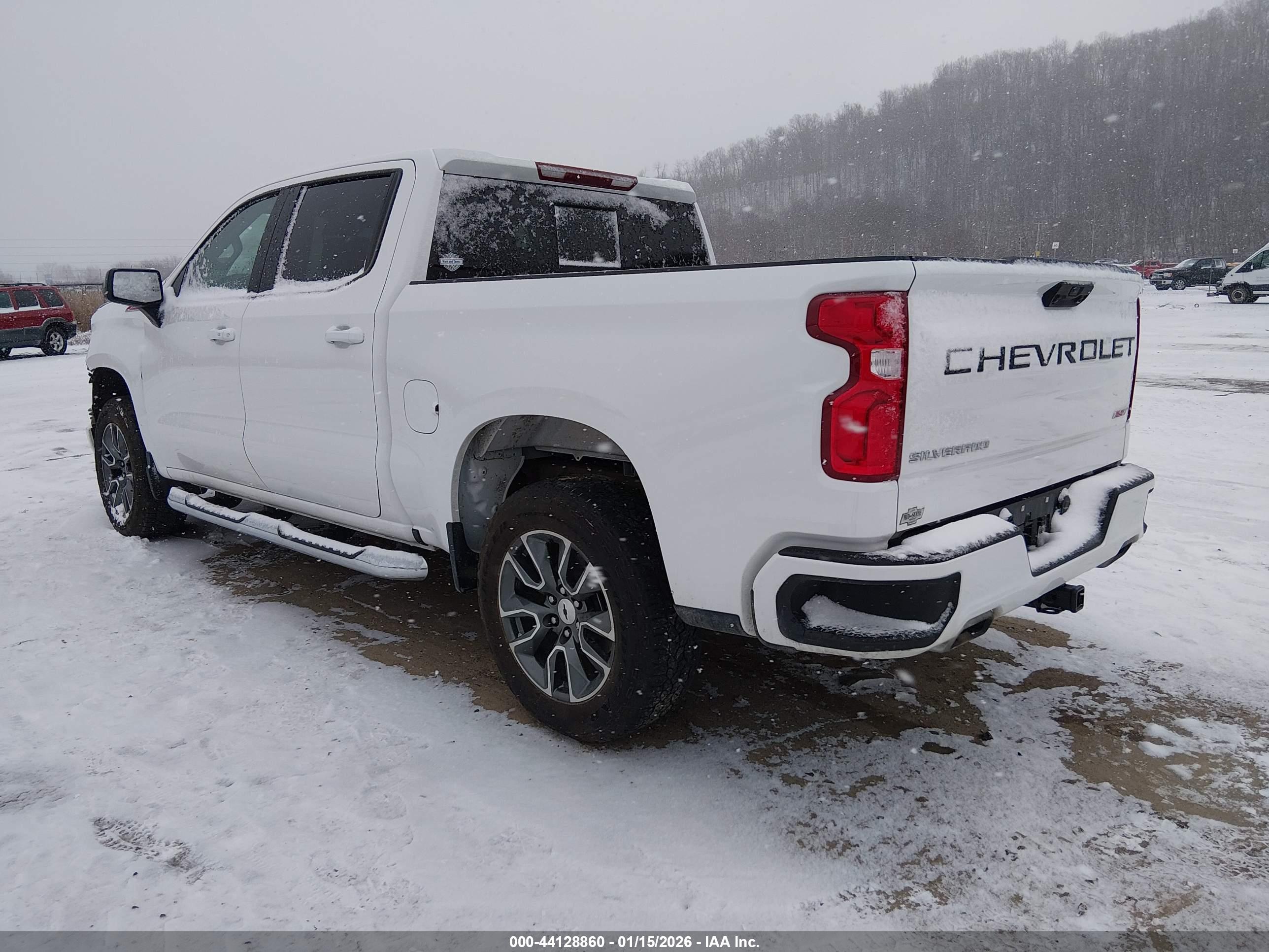 CHEVROLET SILVERADO image 3