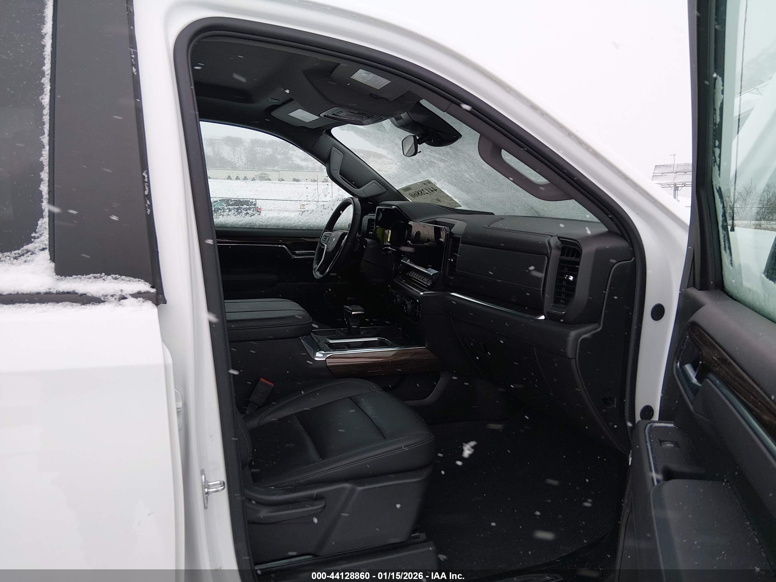 CHEVROLET SILVERADO image 5