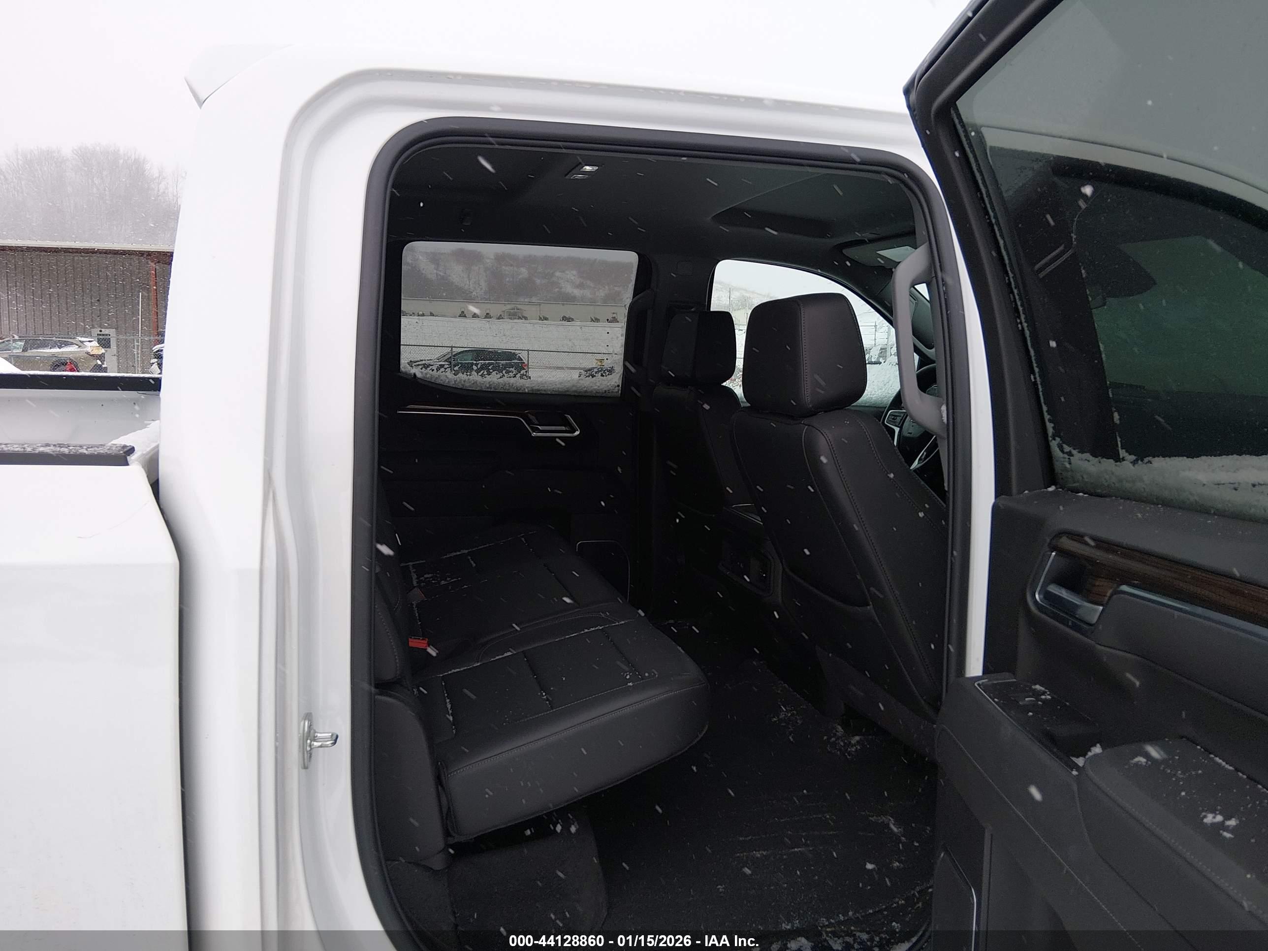 CHEVROLET SILVERADO image 8