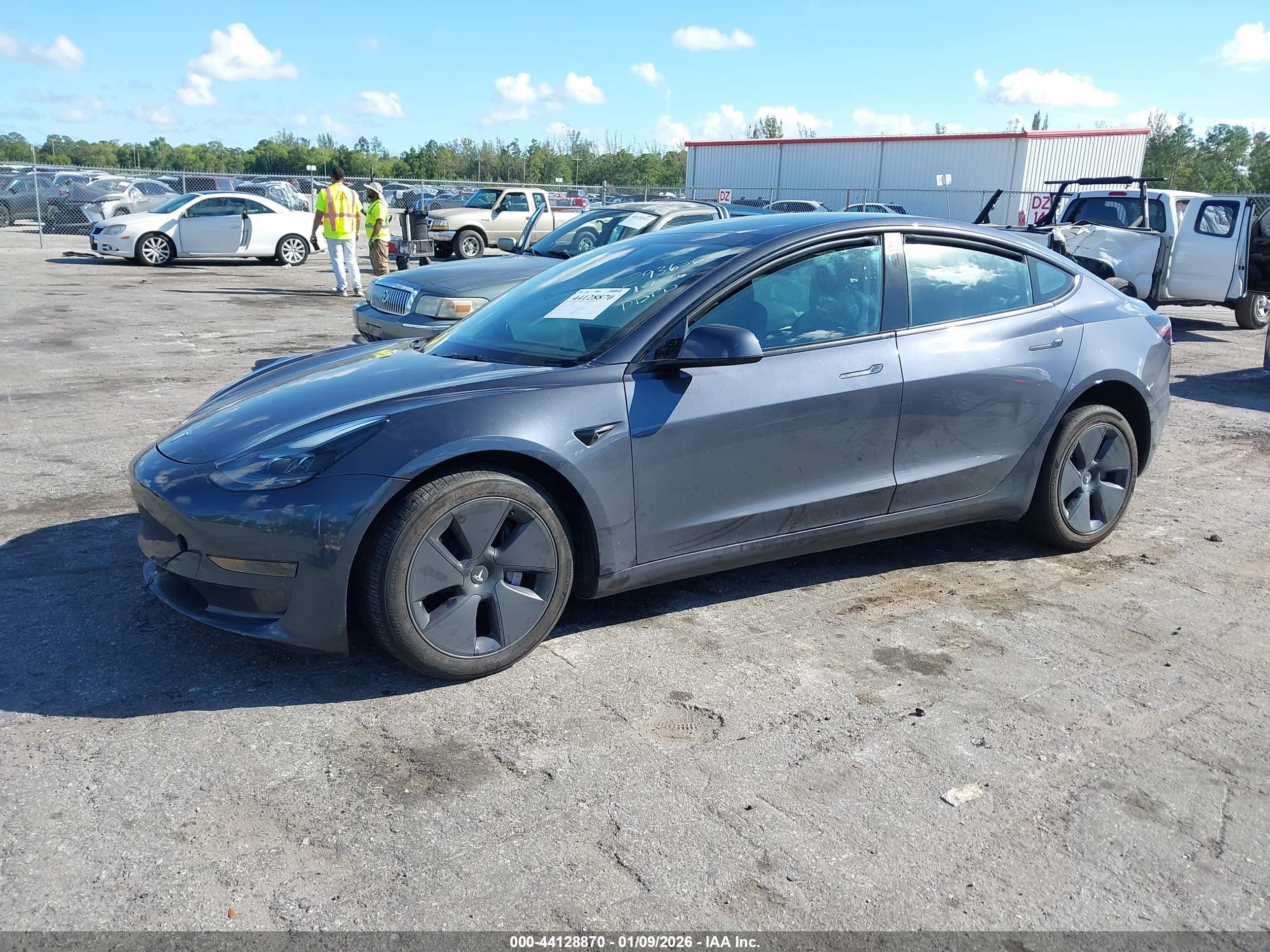 TESLA MODEL image 2