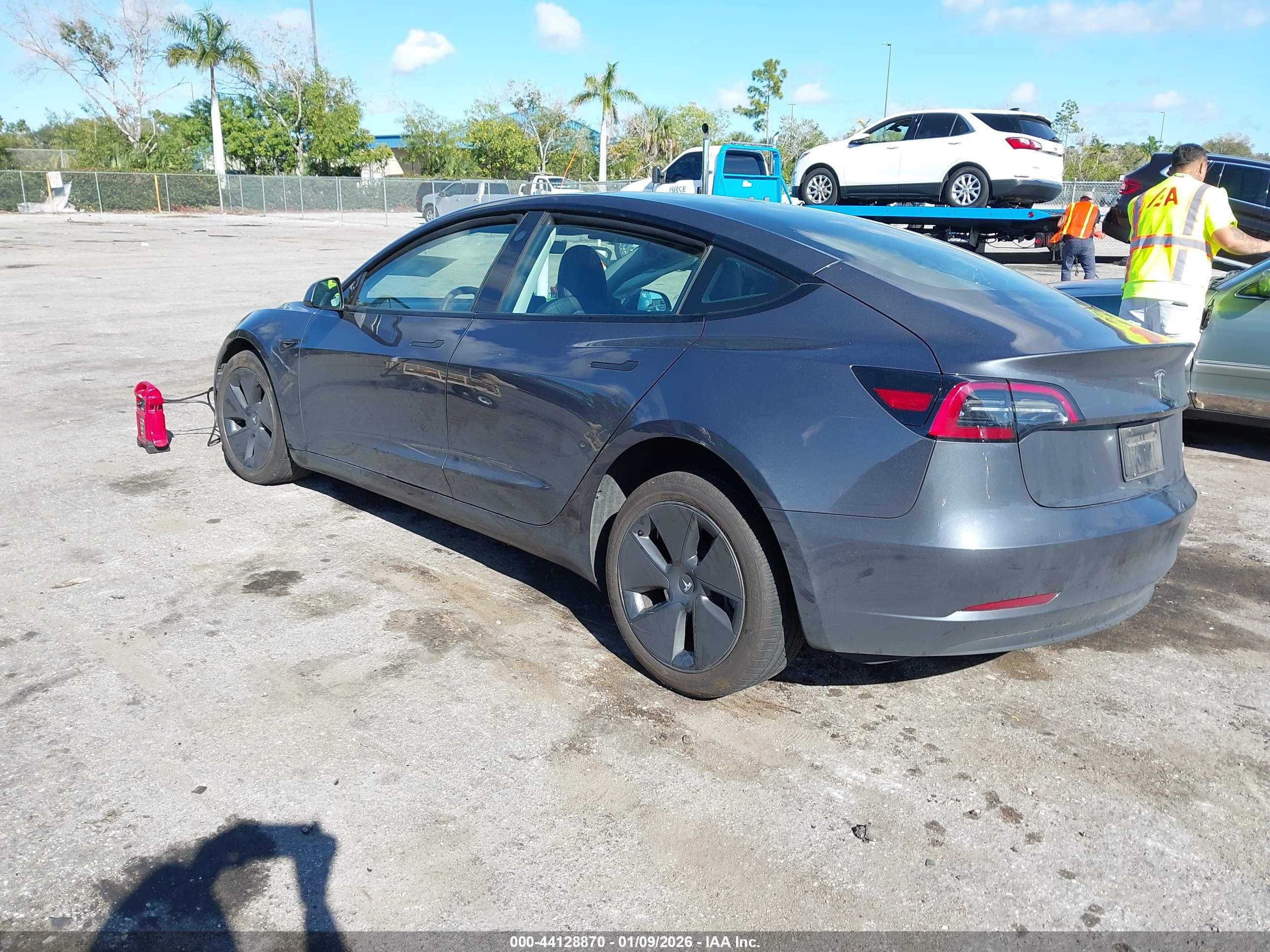 TESLA MODEL image 3