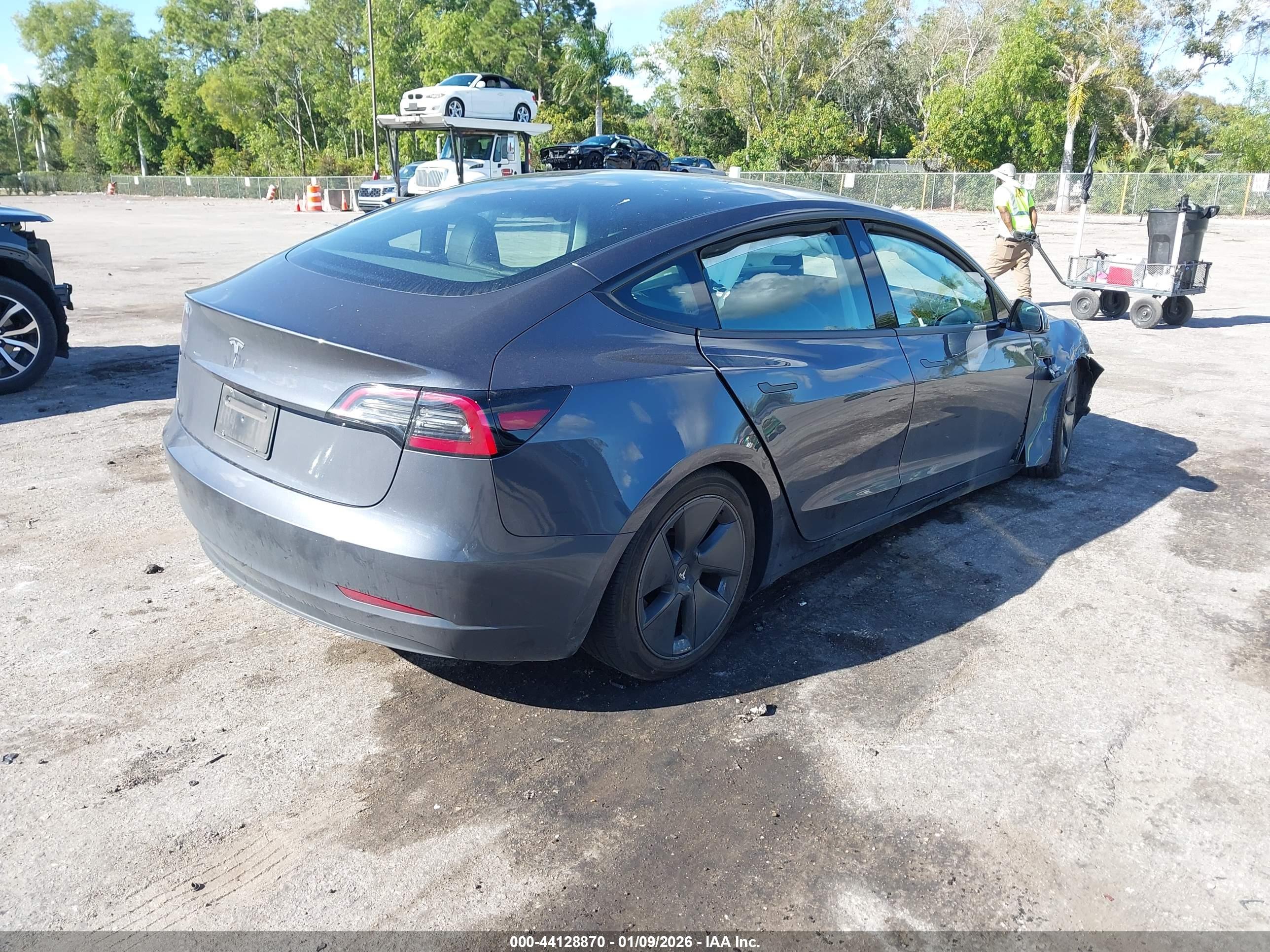 TESLA MODEL image 4