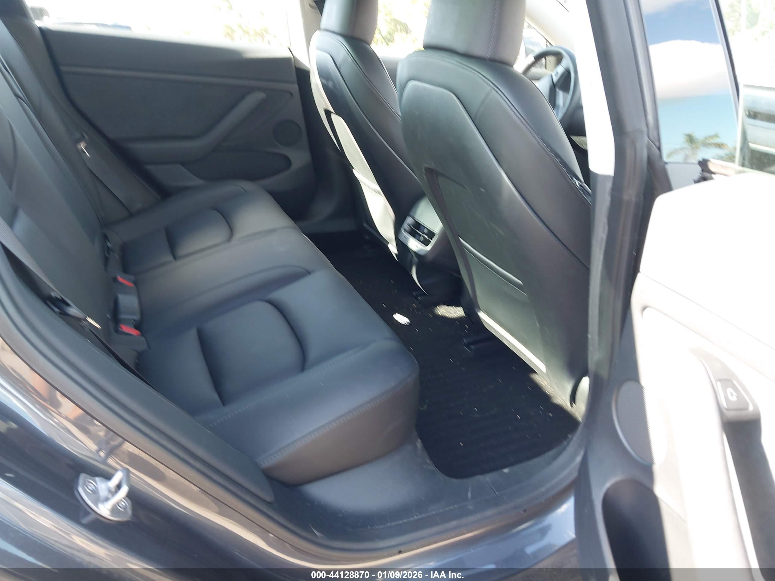 TESLA MODEL image 8