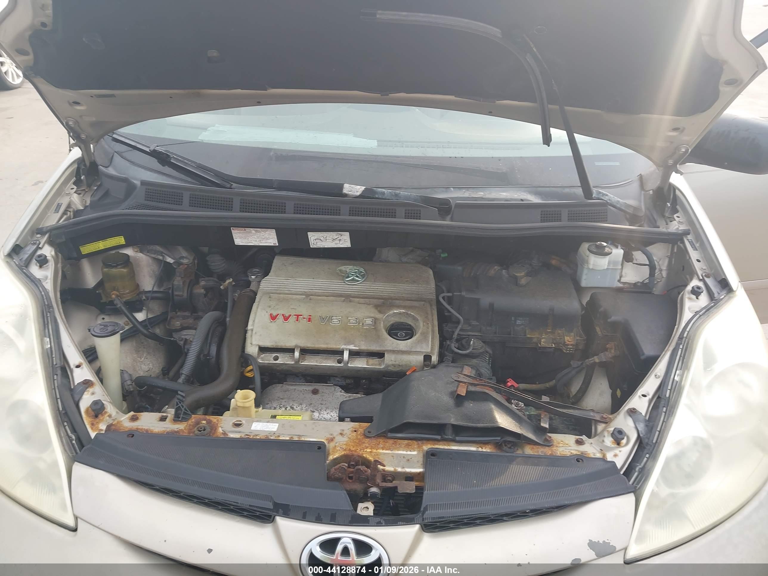 TOYOTA SIENNA image 10