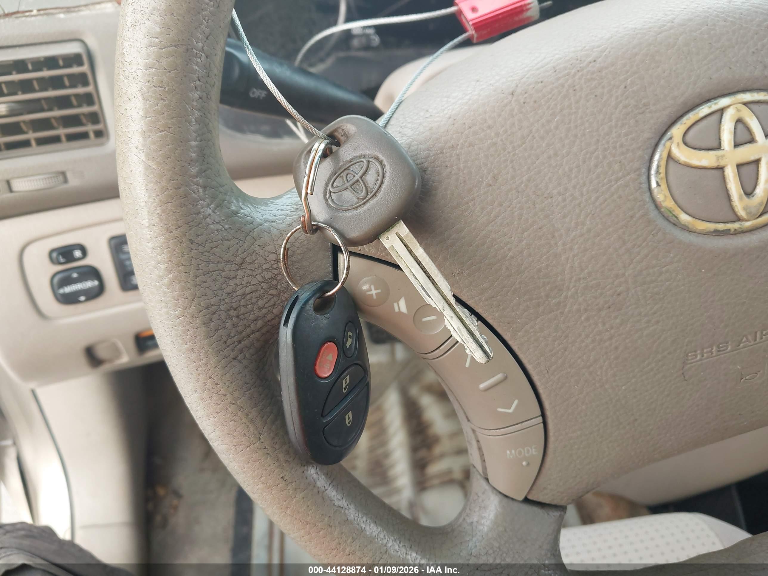 TOYOTA SIENNA image 11