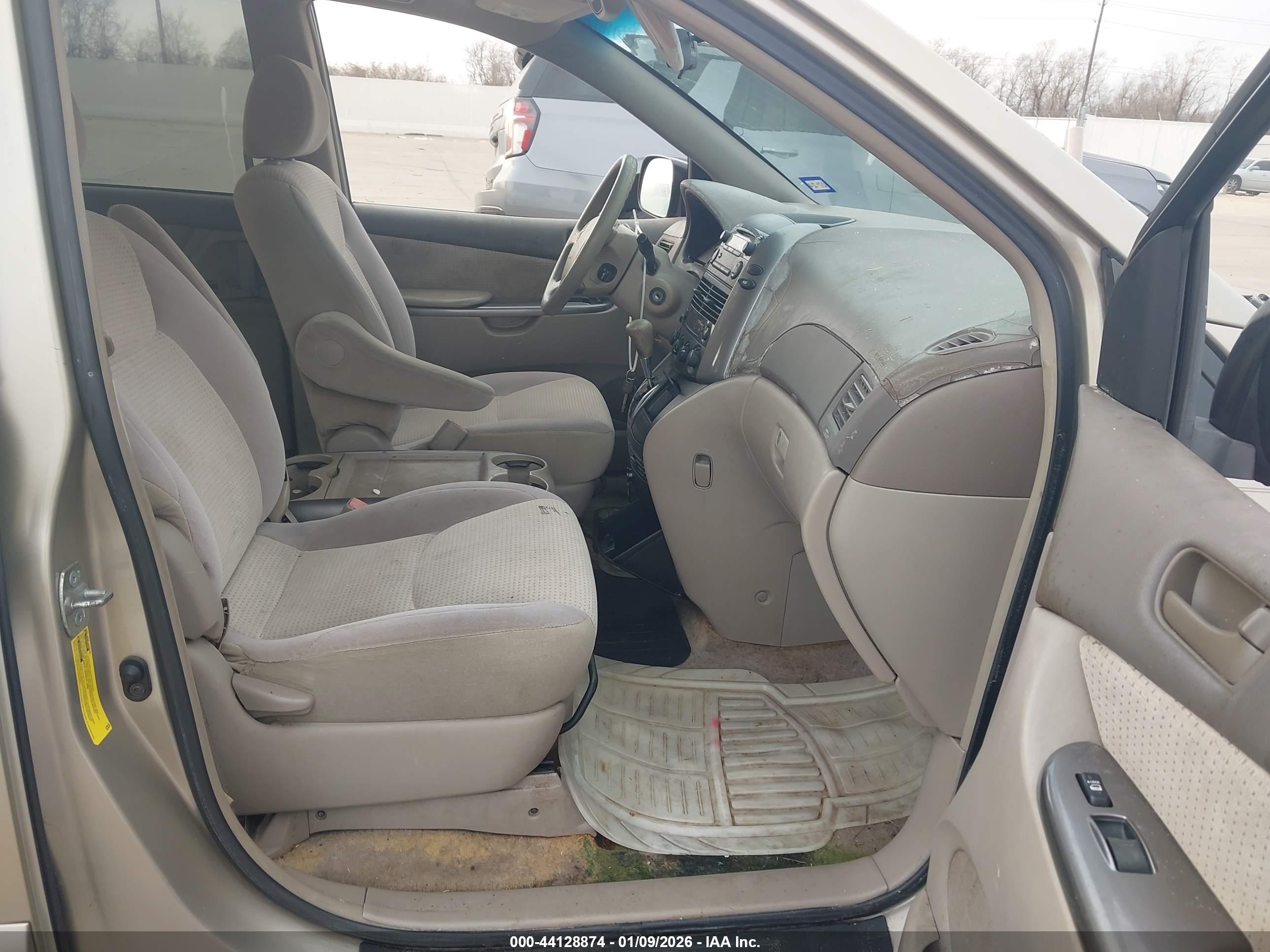 TOYOTA SIENNA image 5
