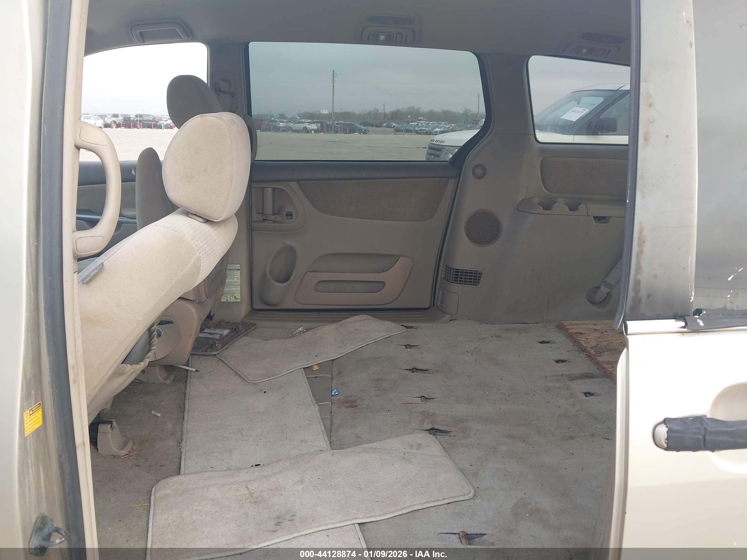 TOYOTA SIENNA image 8