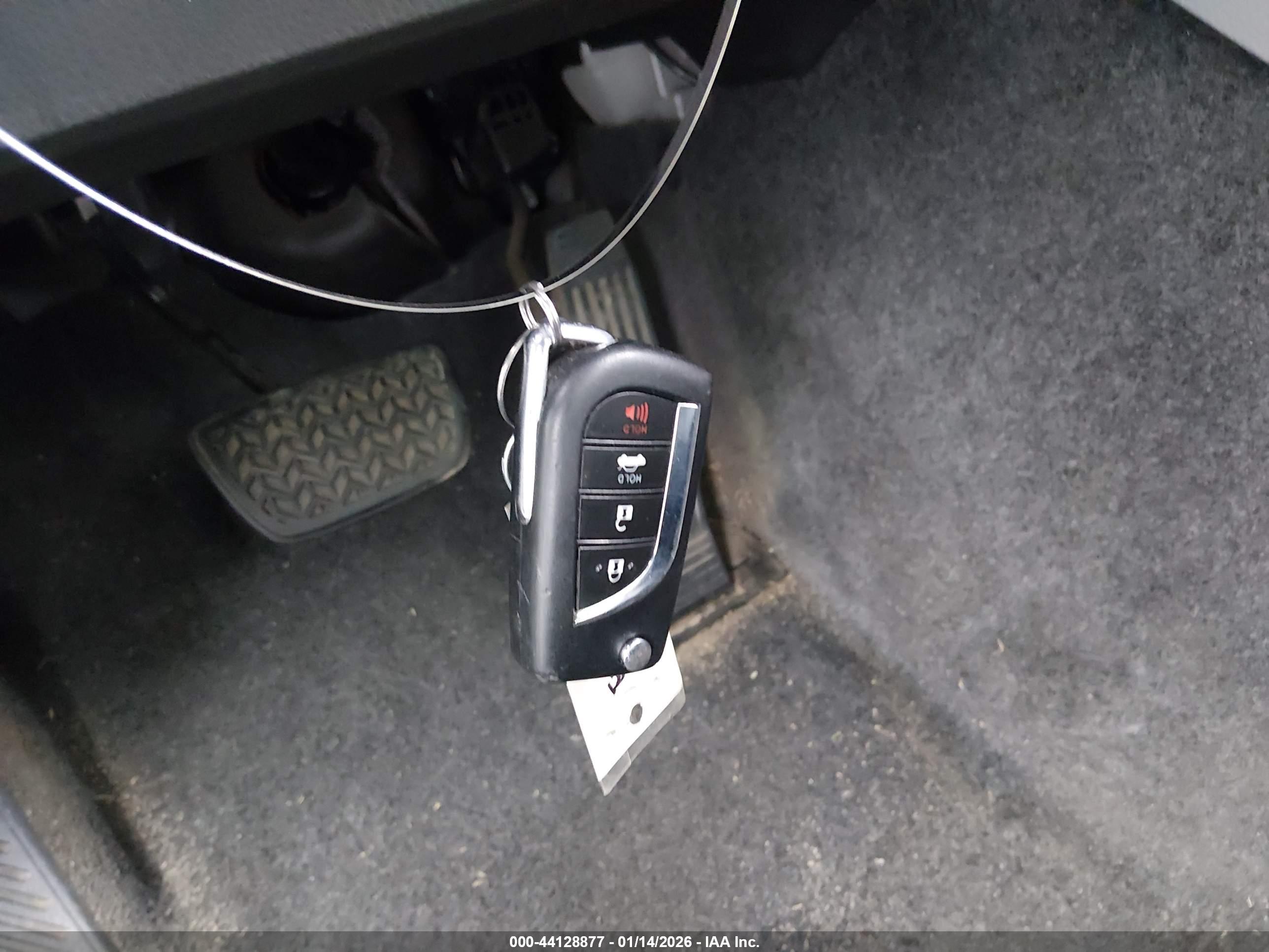 TOYOTA CAMRY image 11