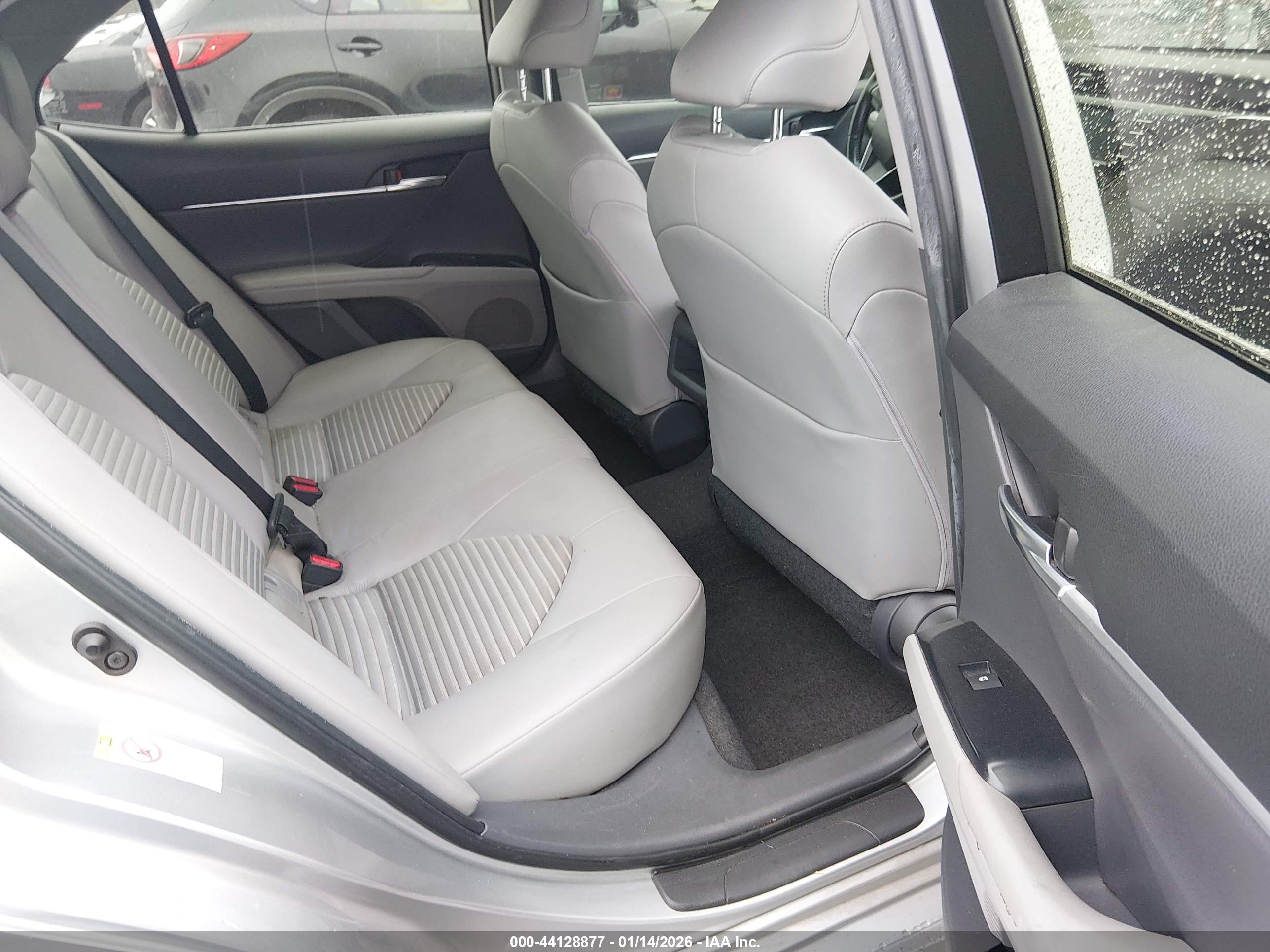 TOYOTA CAMRY image 8