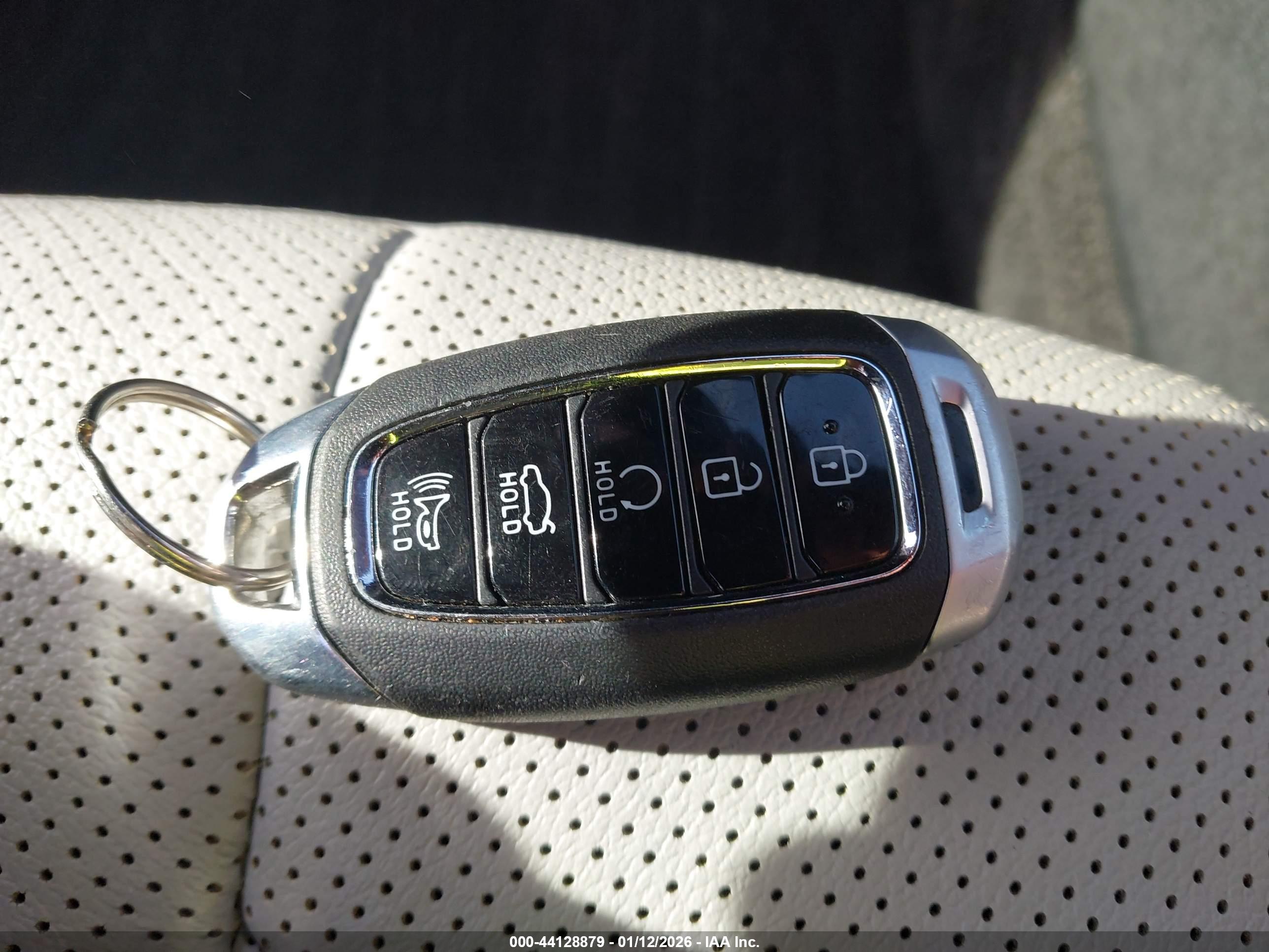 HYUNDAI ELANTRA image 11