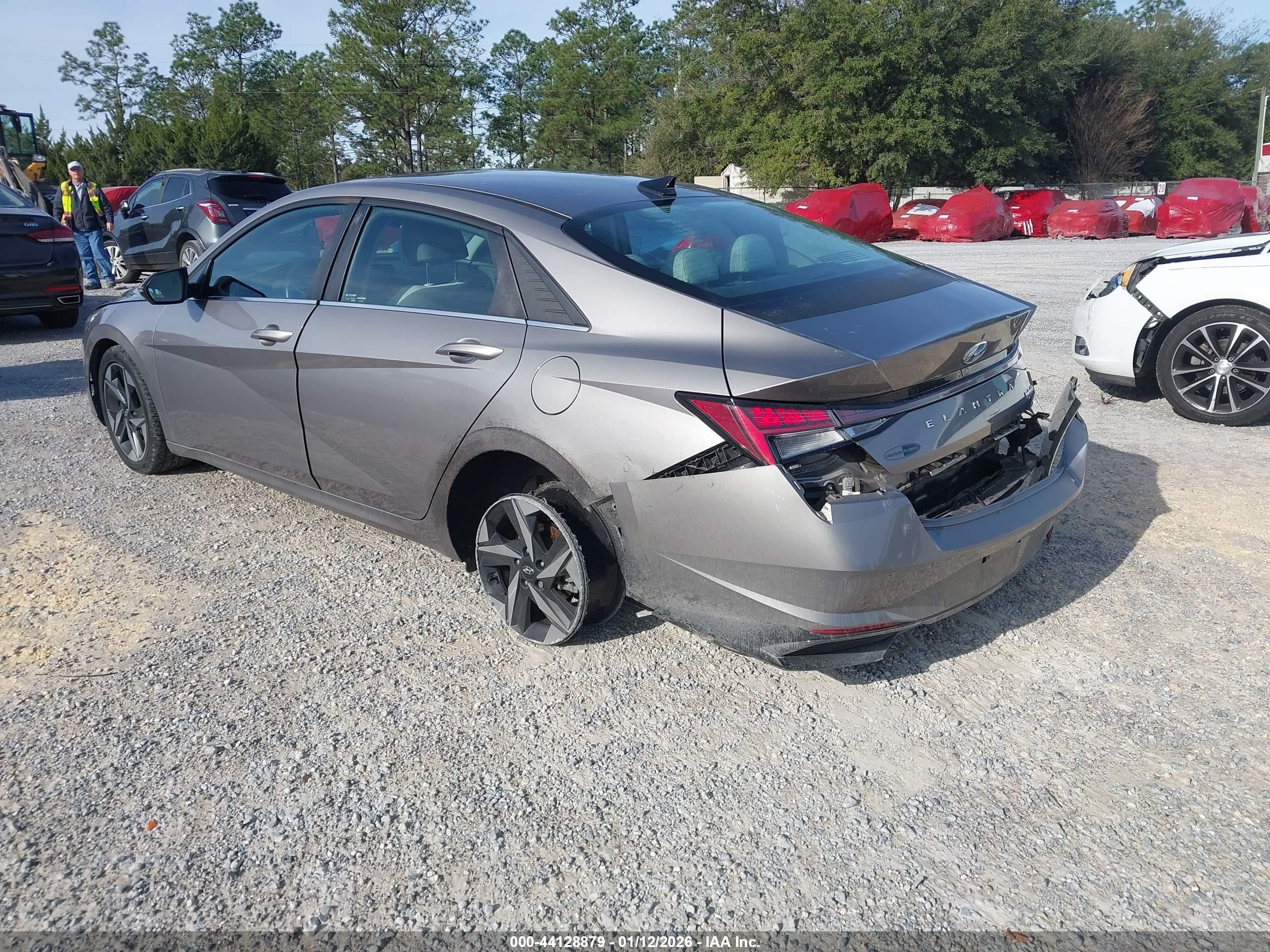 HYUNDAI ELANTRA image 3