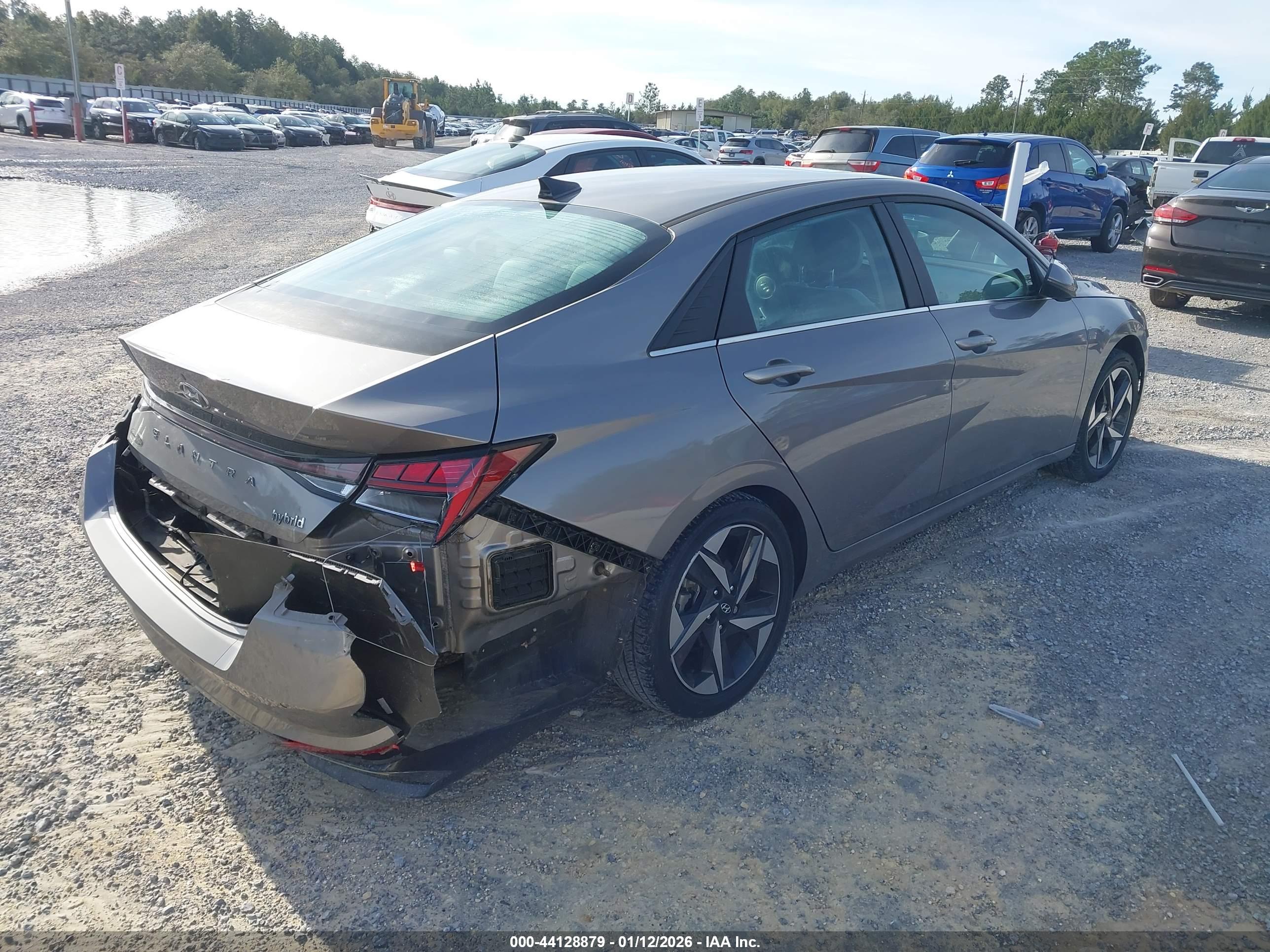 HYUNDAI ELANTRA image 4