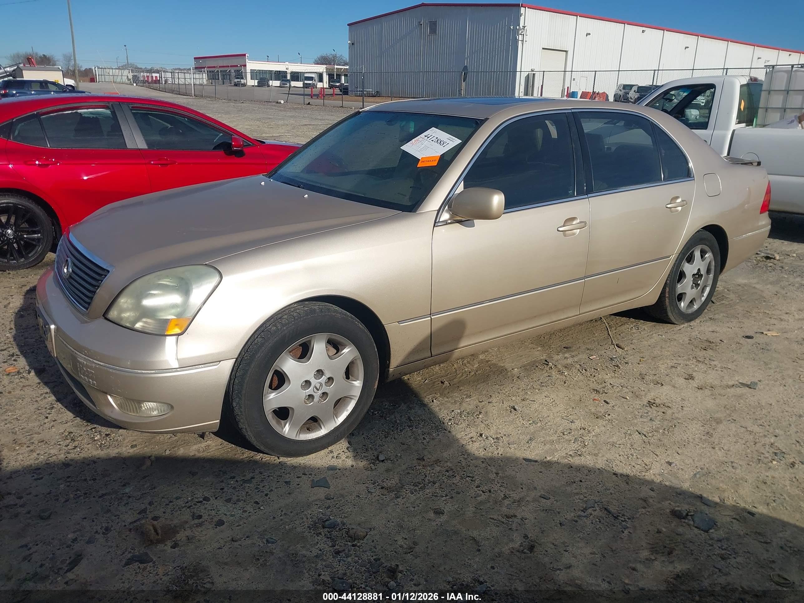 LEXUS LS image 2