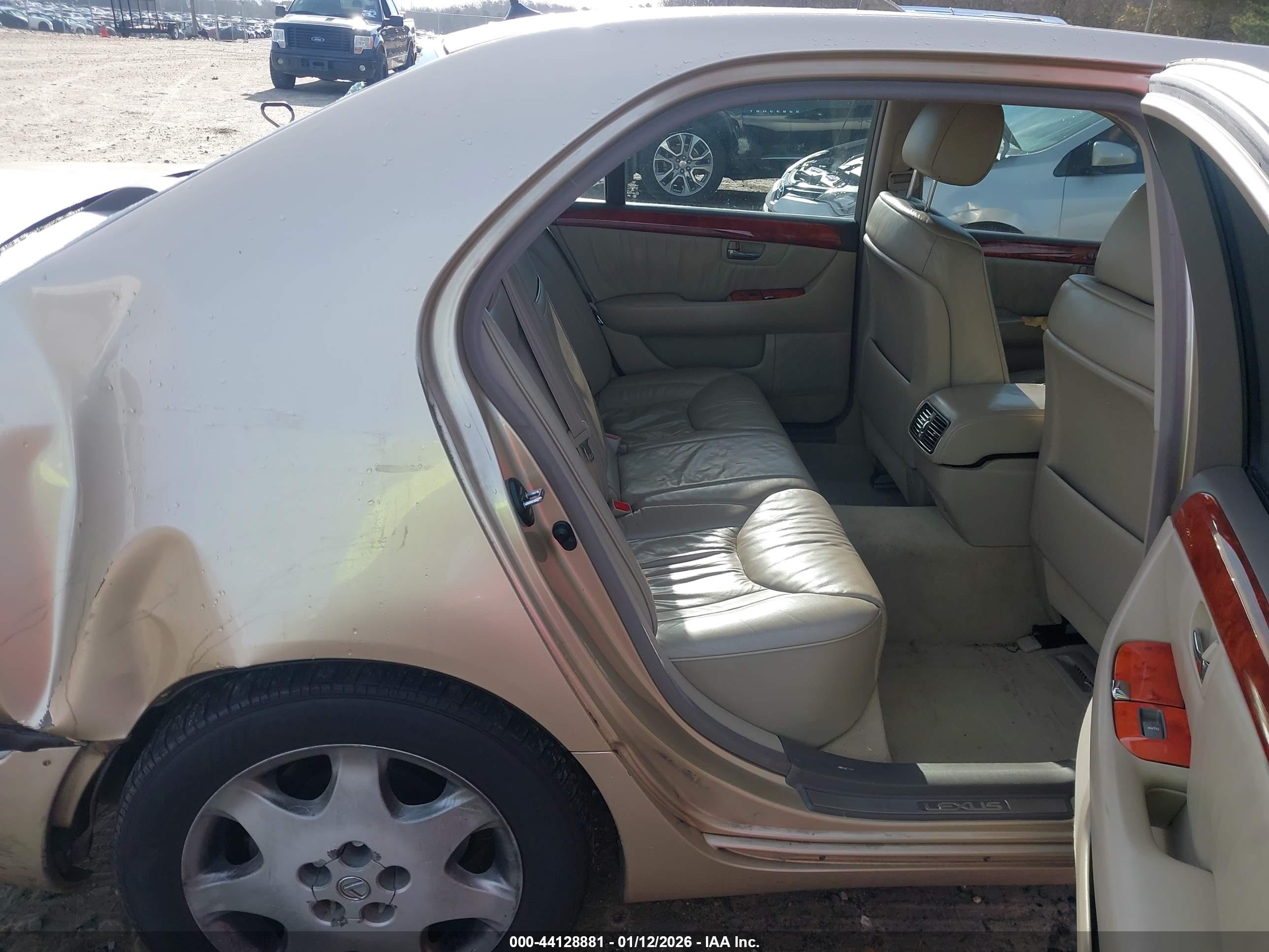 LEXUS LS image 8