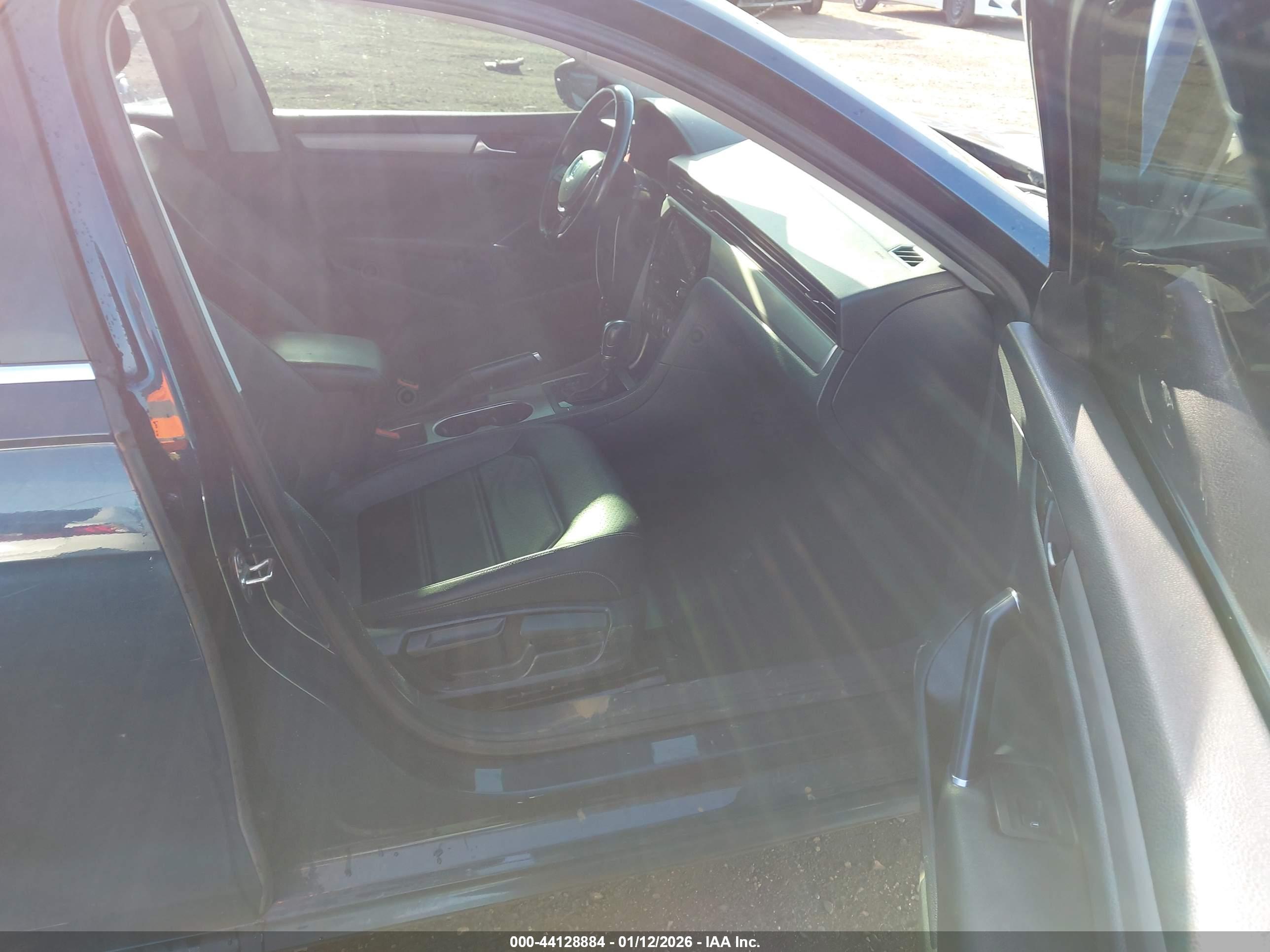 VOLKSWAGEN PASSAT image 5