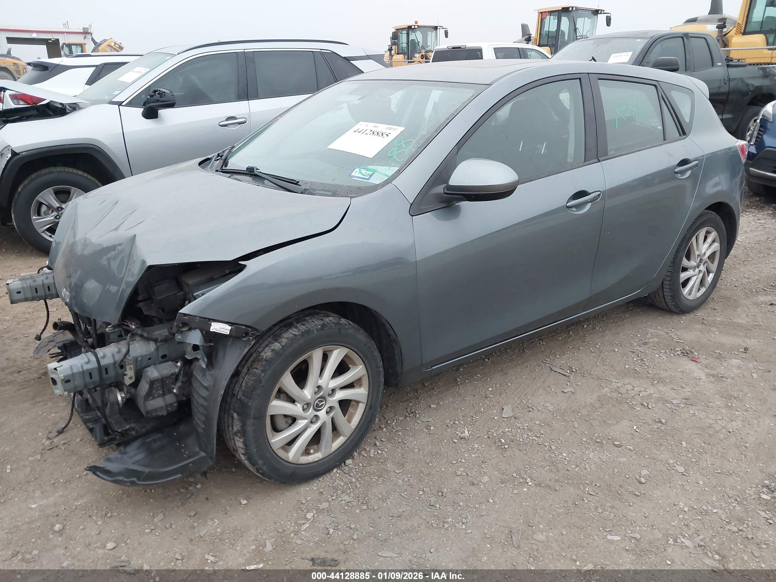 MAZDA MAZDA3 image 2