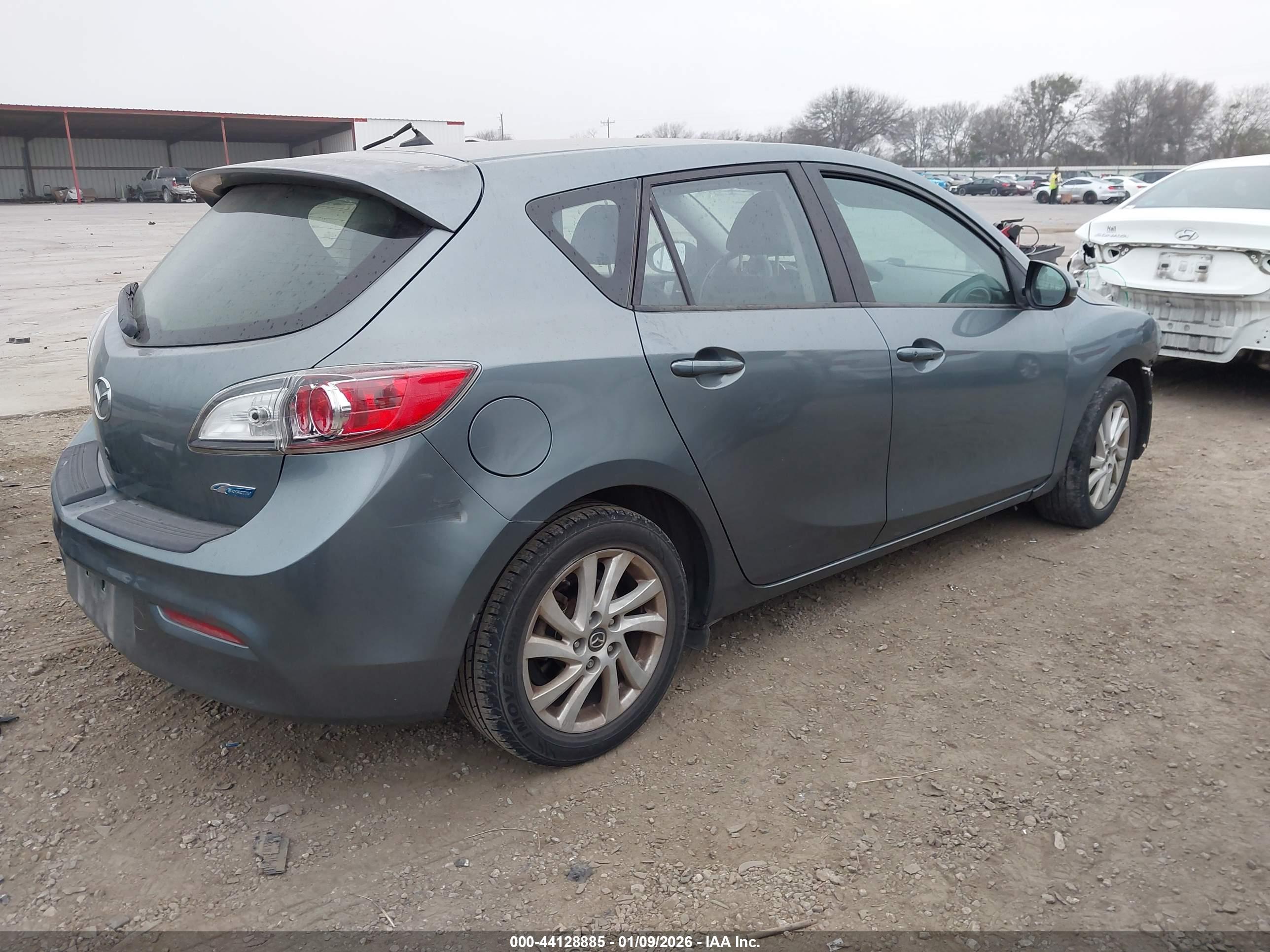 MAZDA MAZDA3 image 4