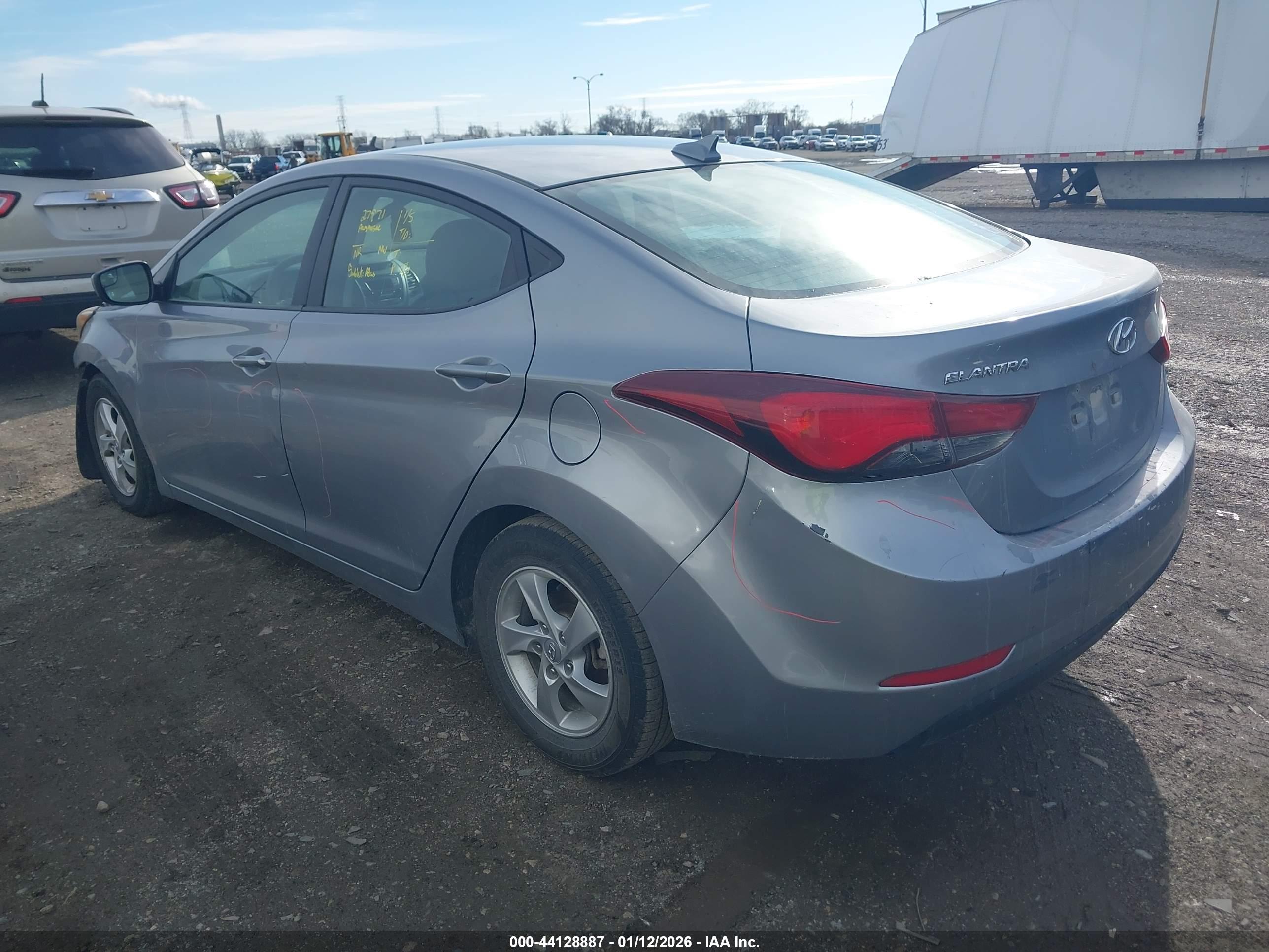 HYUNDAI ELANTRA image 3