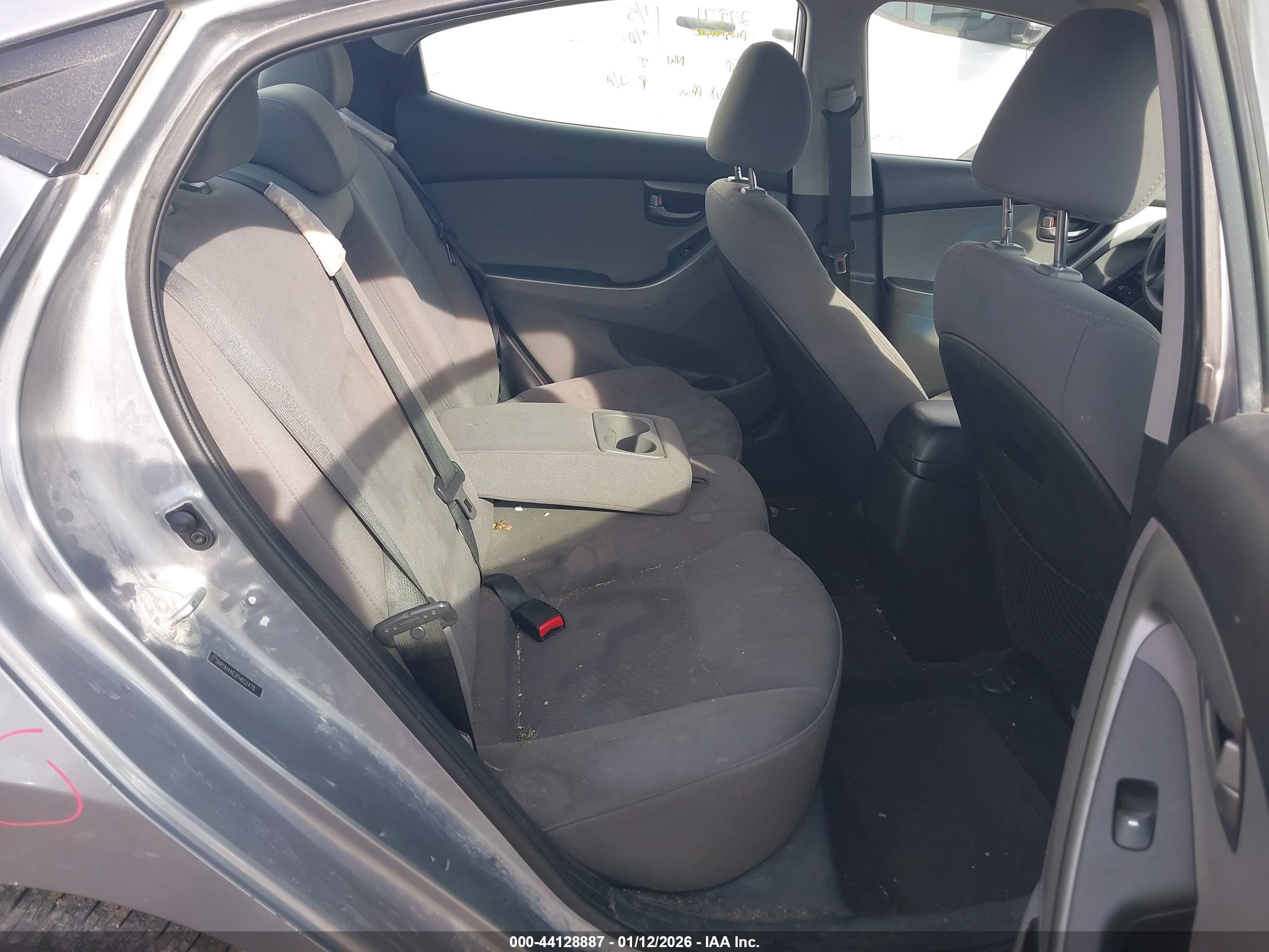 HYUNDAI ELANTRA image 8