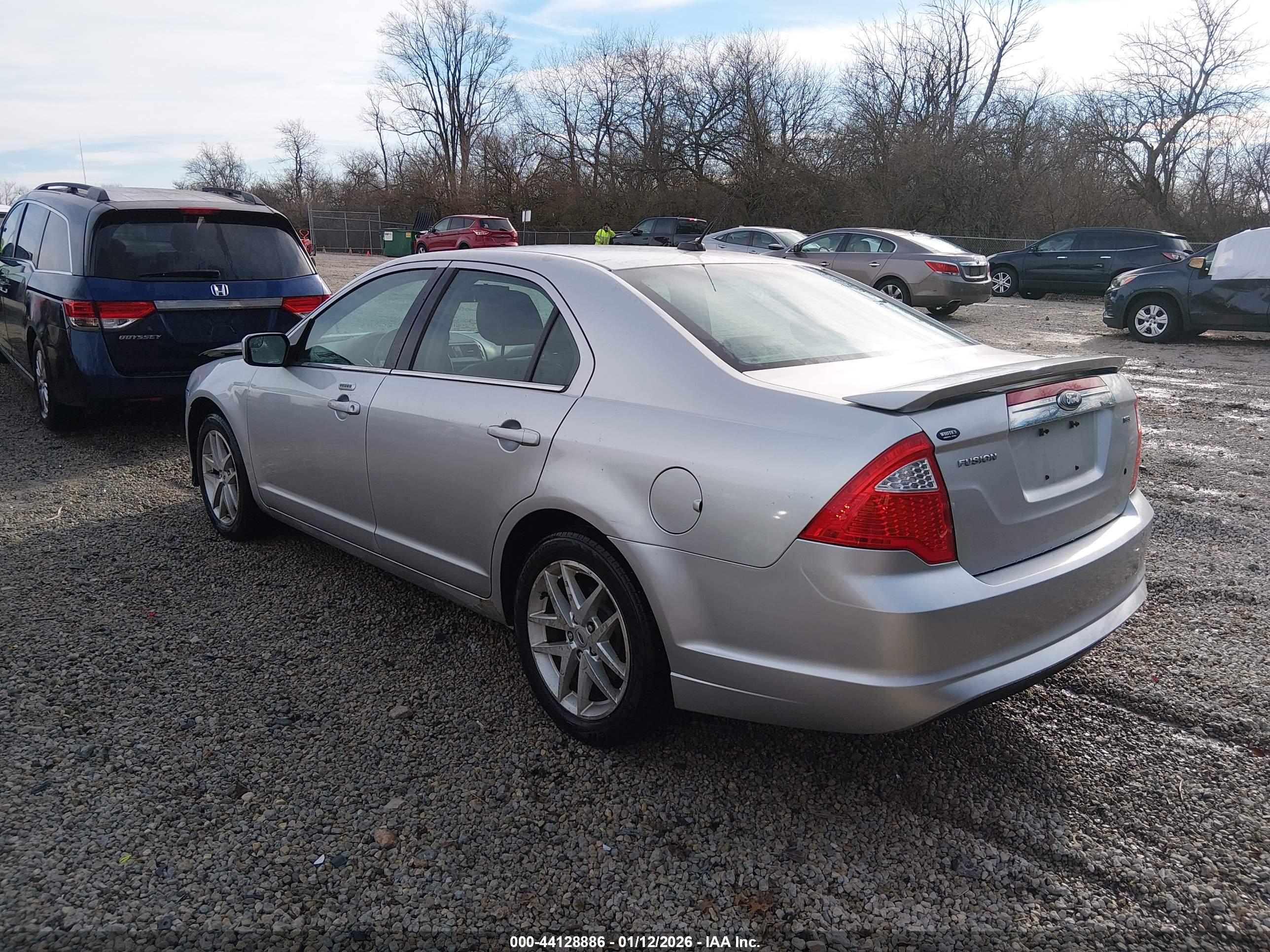 FORD FUSION image 3