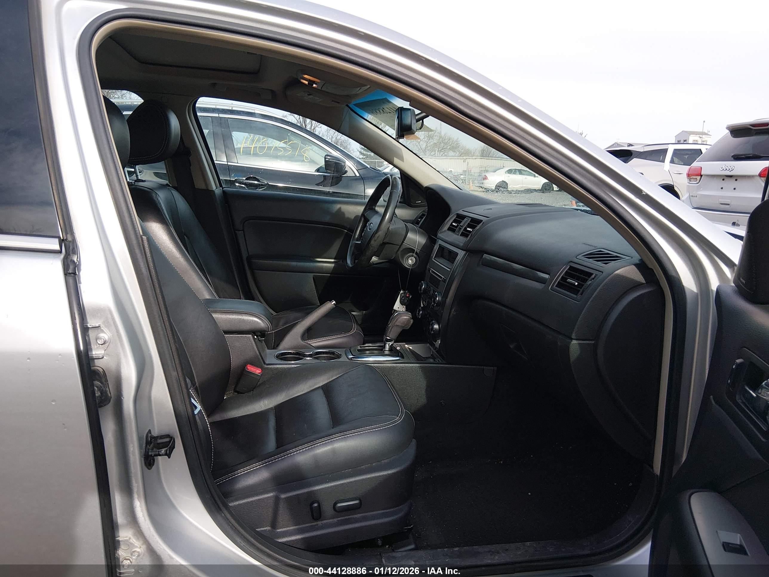 FORD FUSION image 5