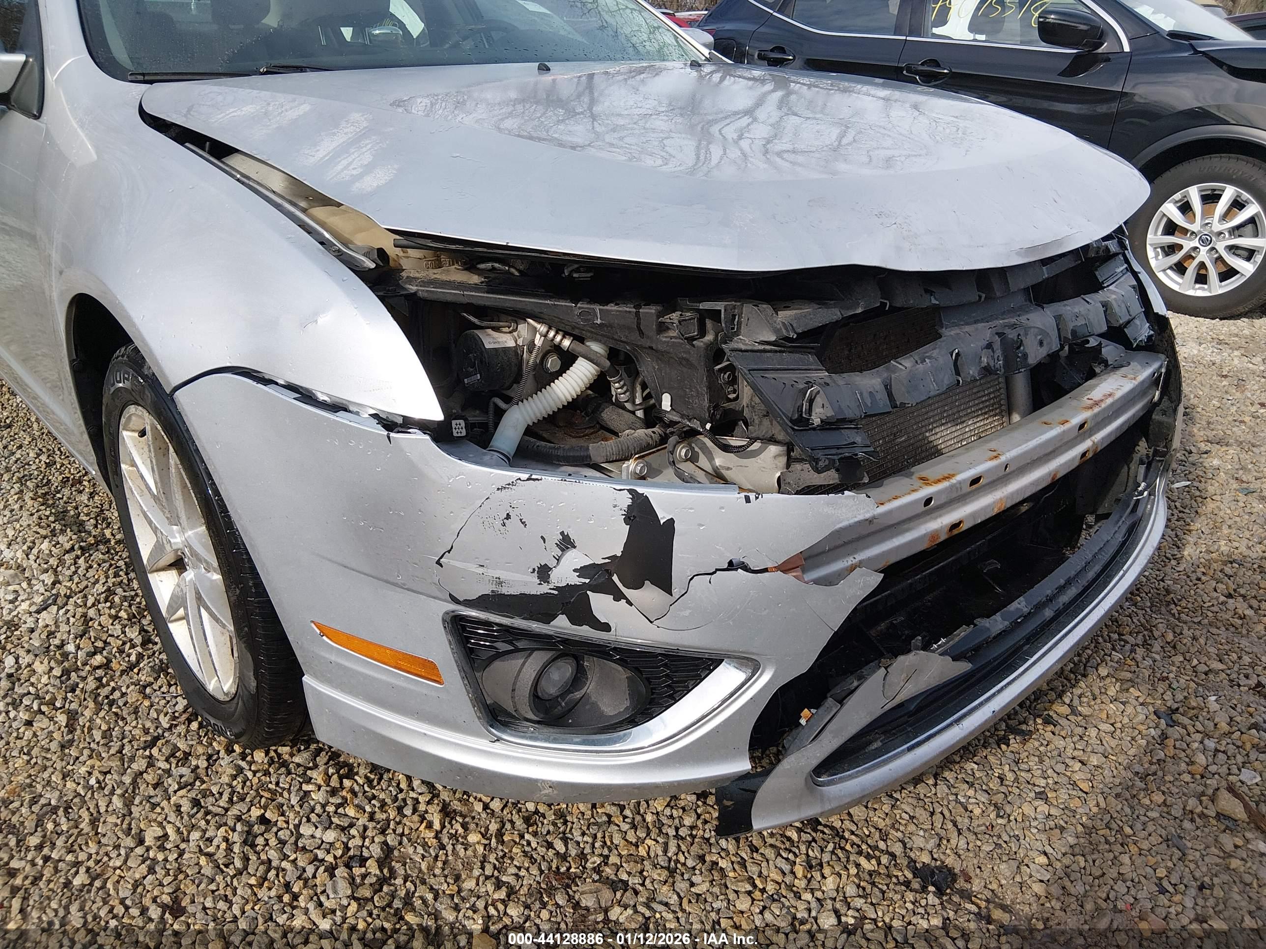 FORD FUSION image 6