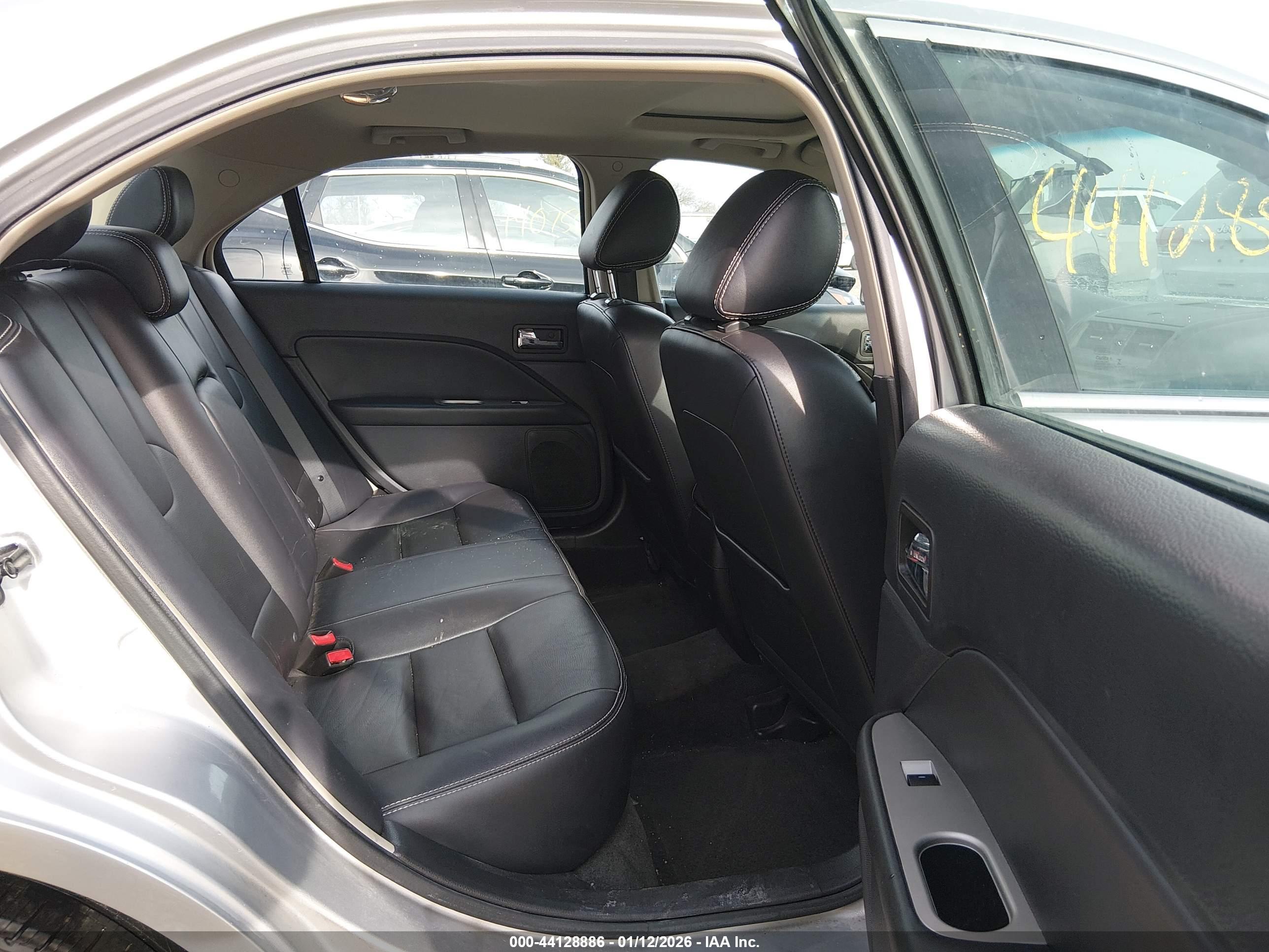 FORD FUSION image 8