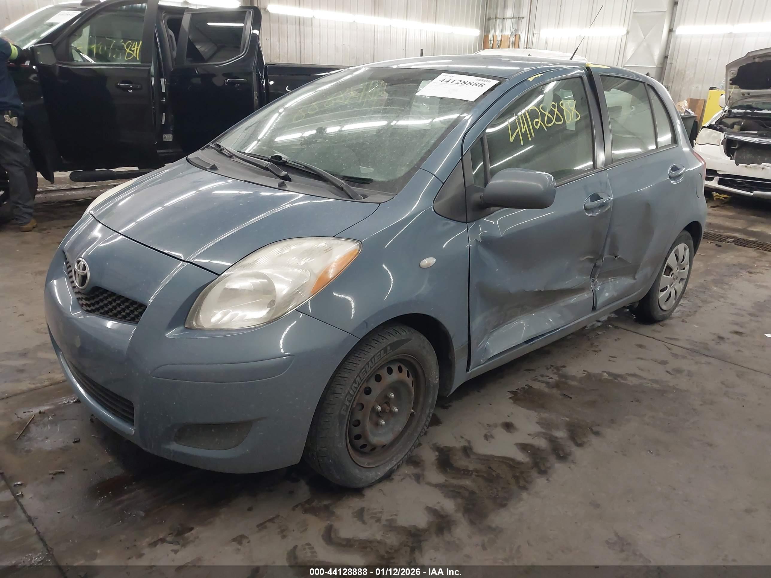 TOYOTA YARIS image 2
