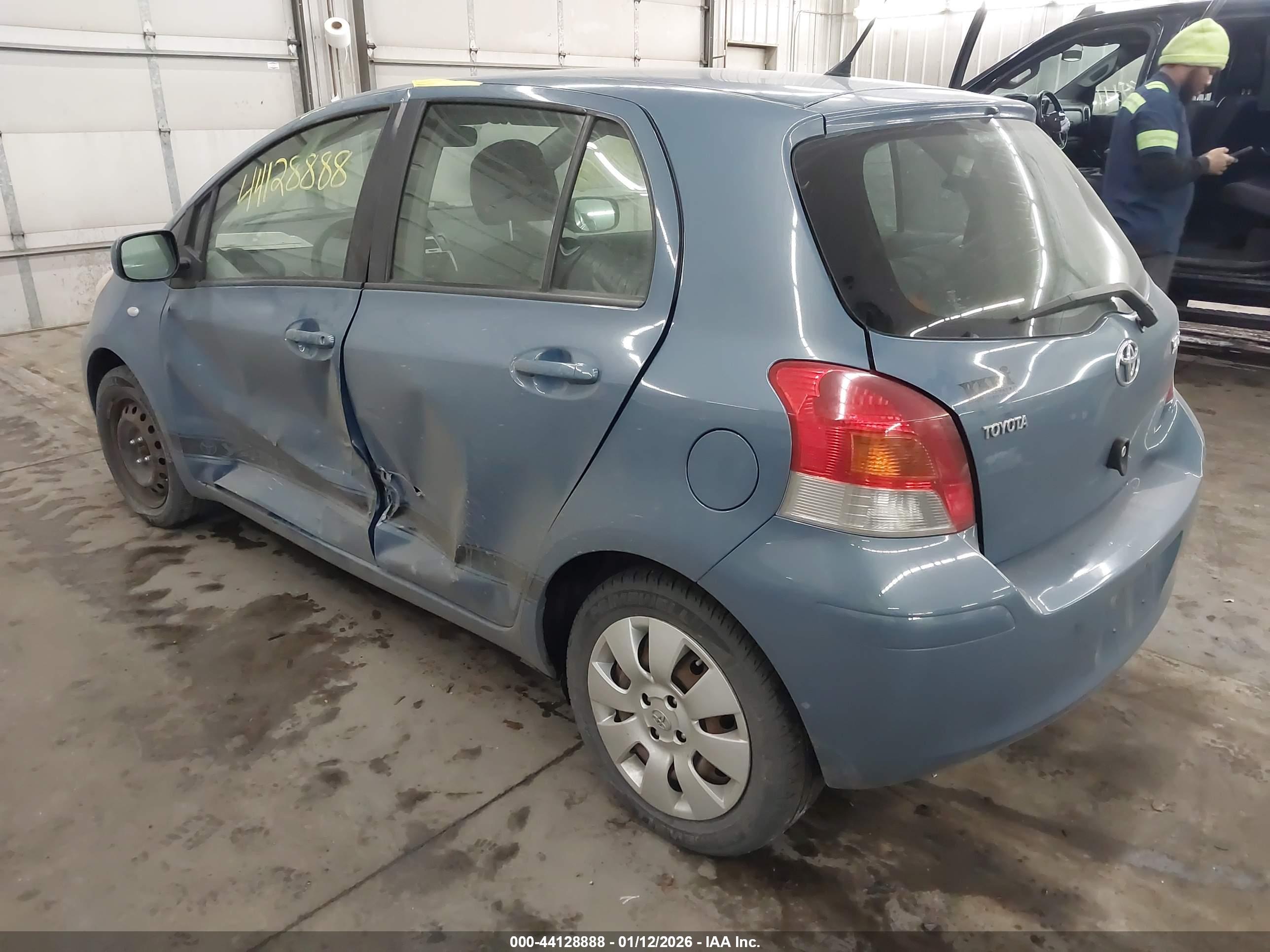 TOYOTA YARIS image 3