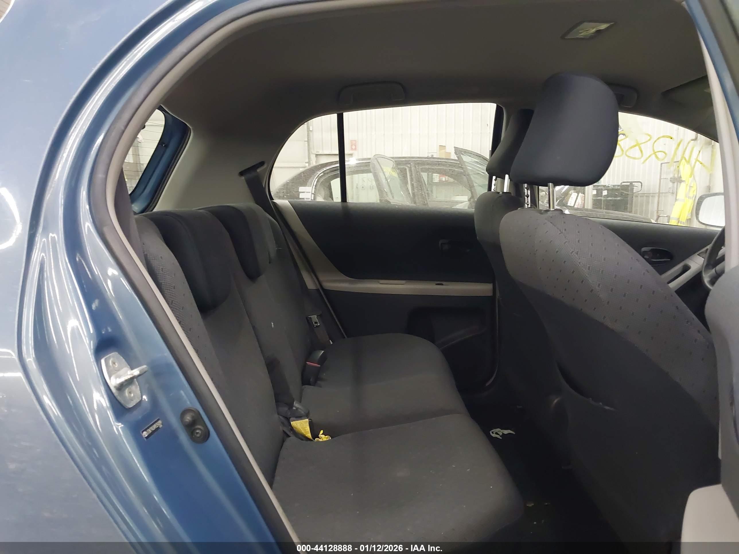 TOYOTA YARIS image 8