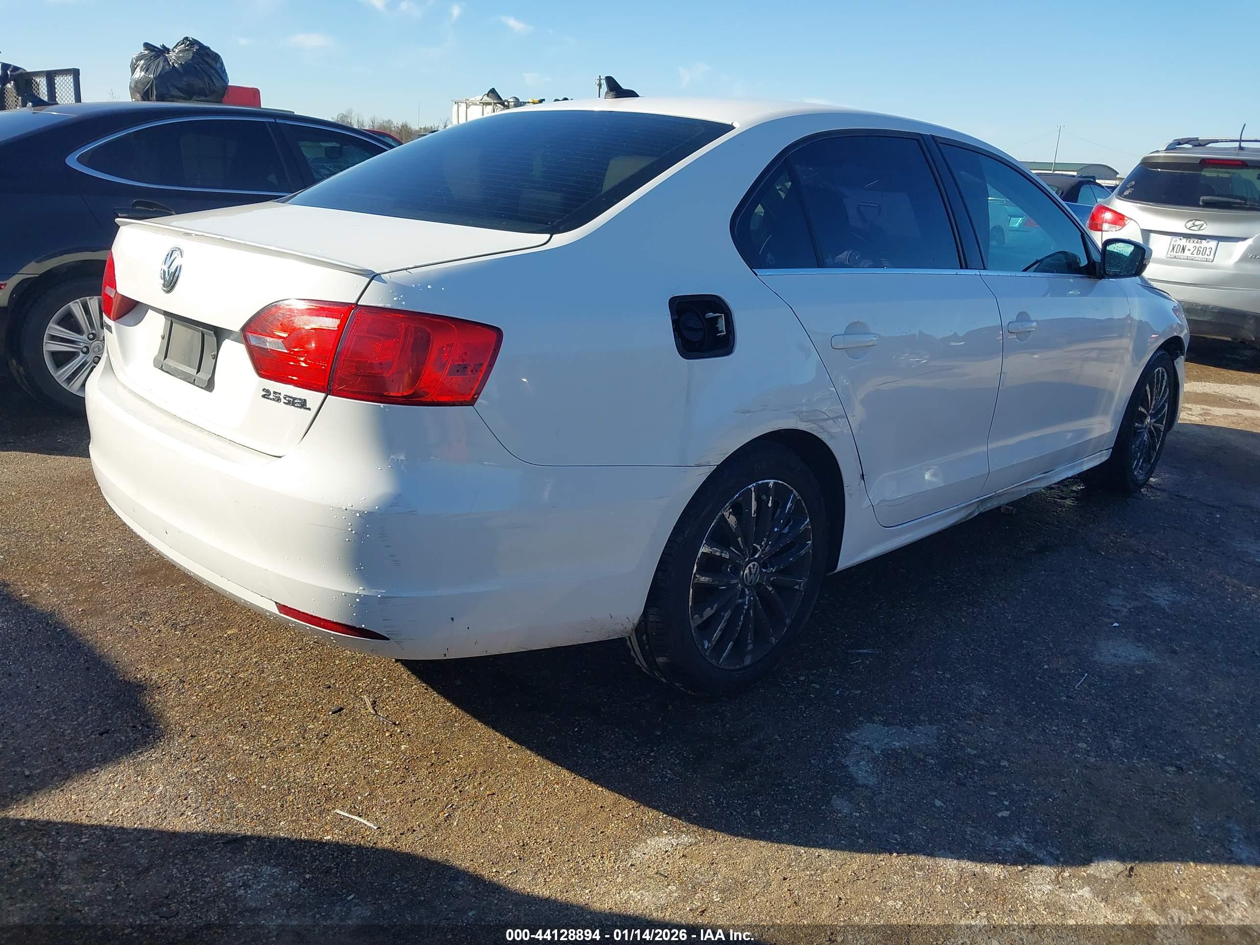 VOLKSWAGEN JETTA image 4
