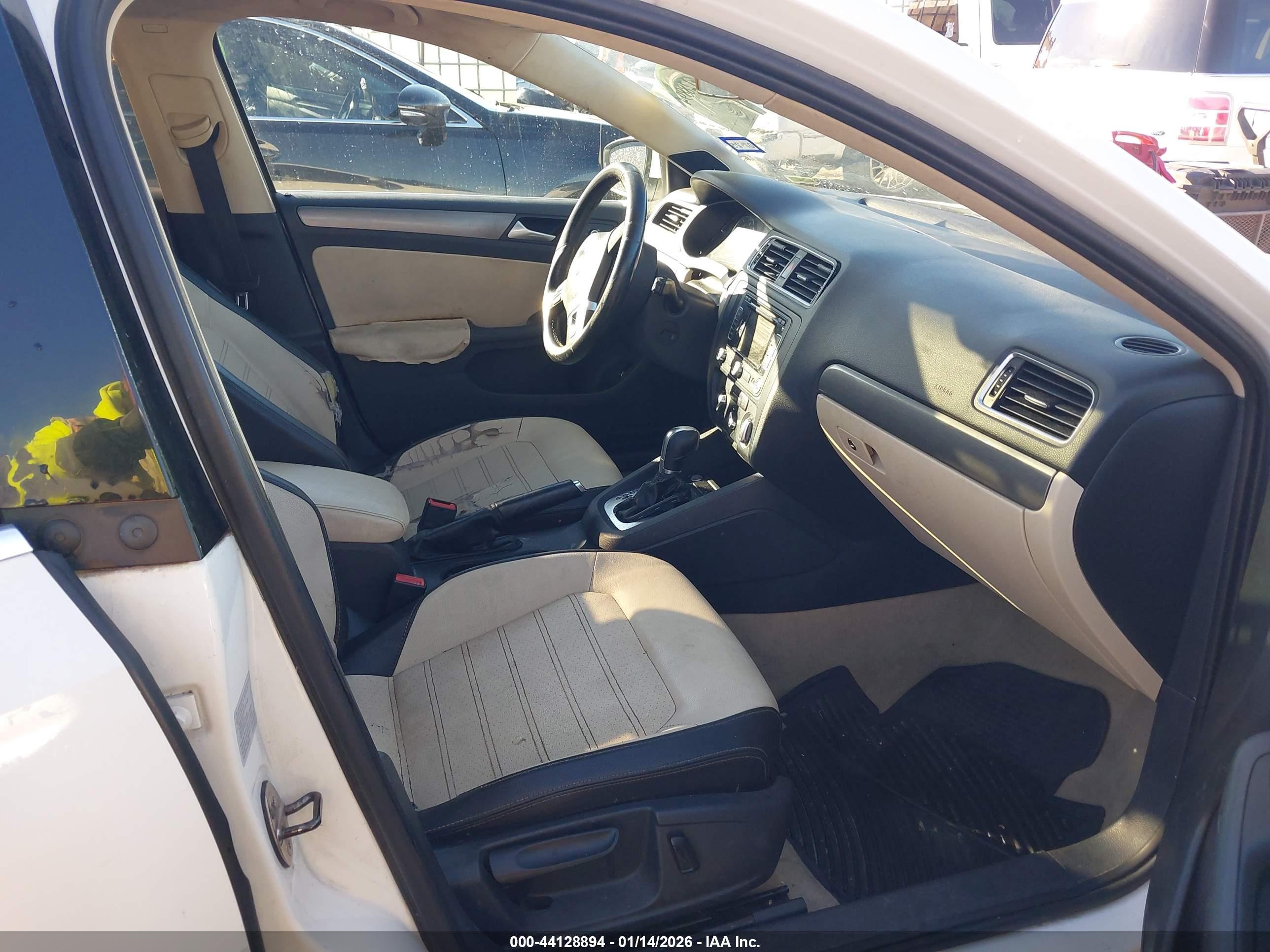 VOLKSWAGEN JETTA image 5