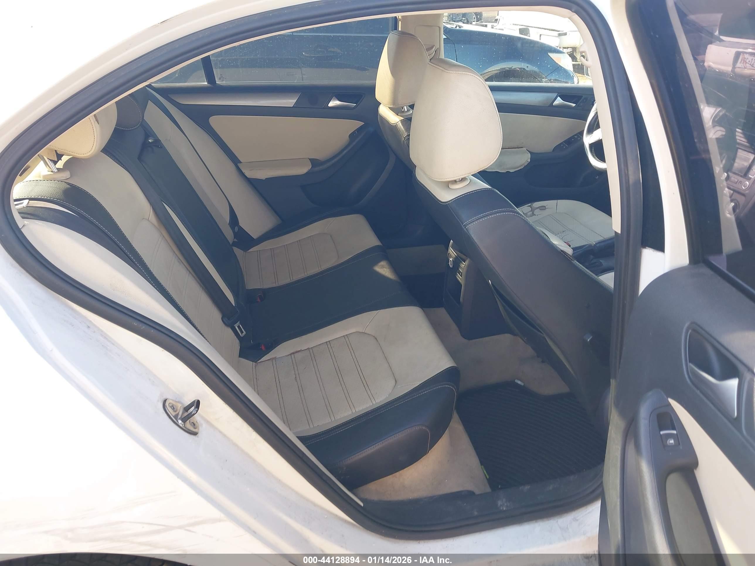 VOLKSWAGEN JETTA image 8