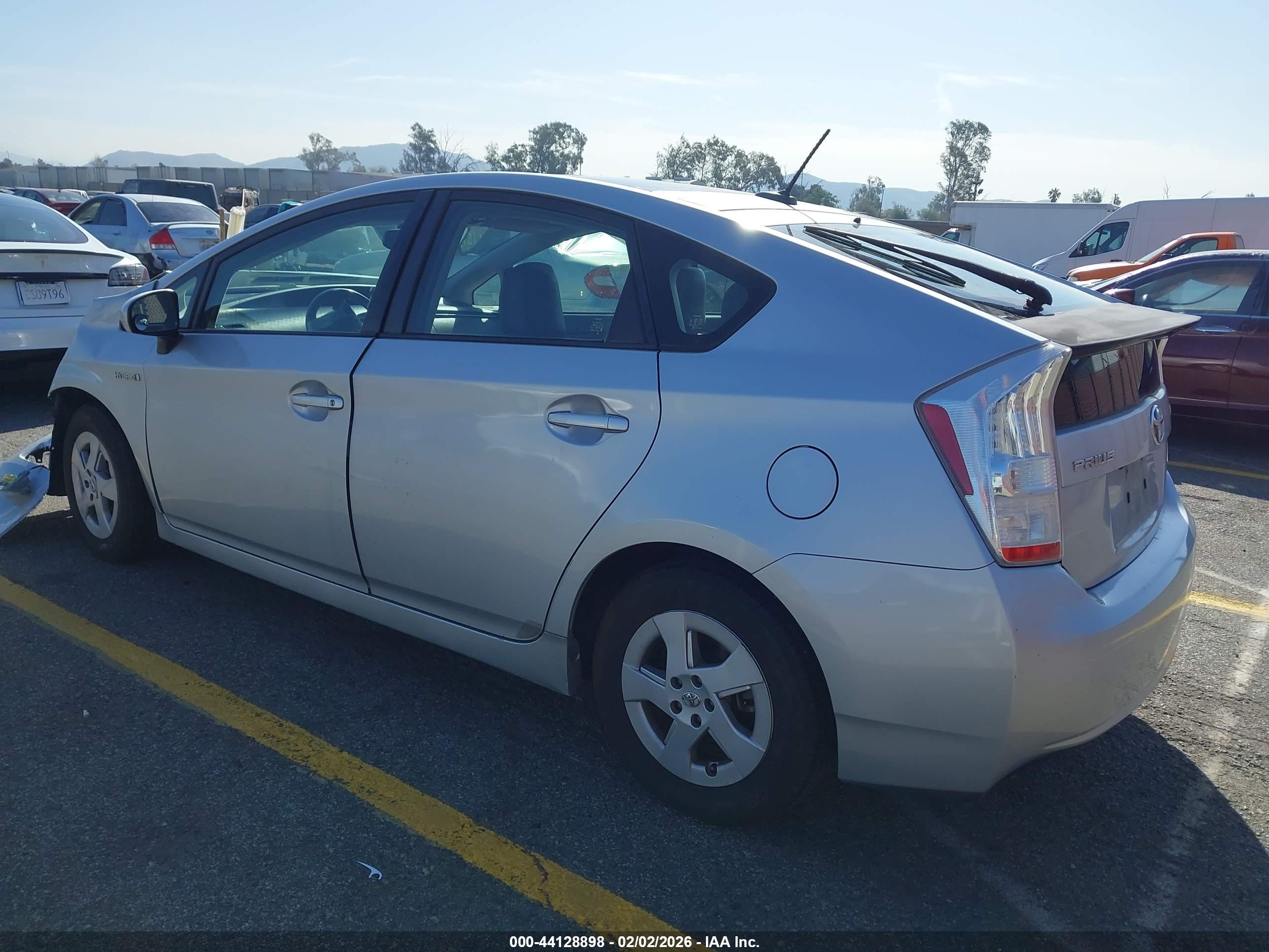 TOYOTA PRIUS image 3