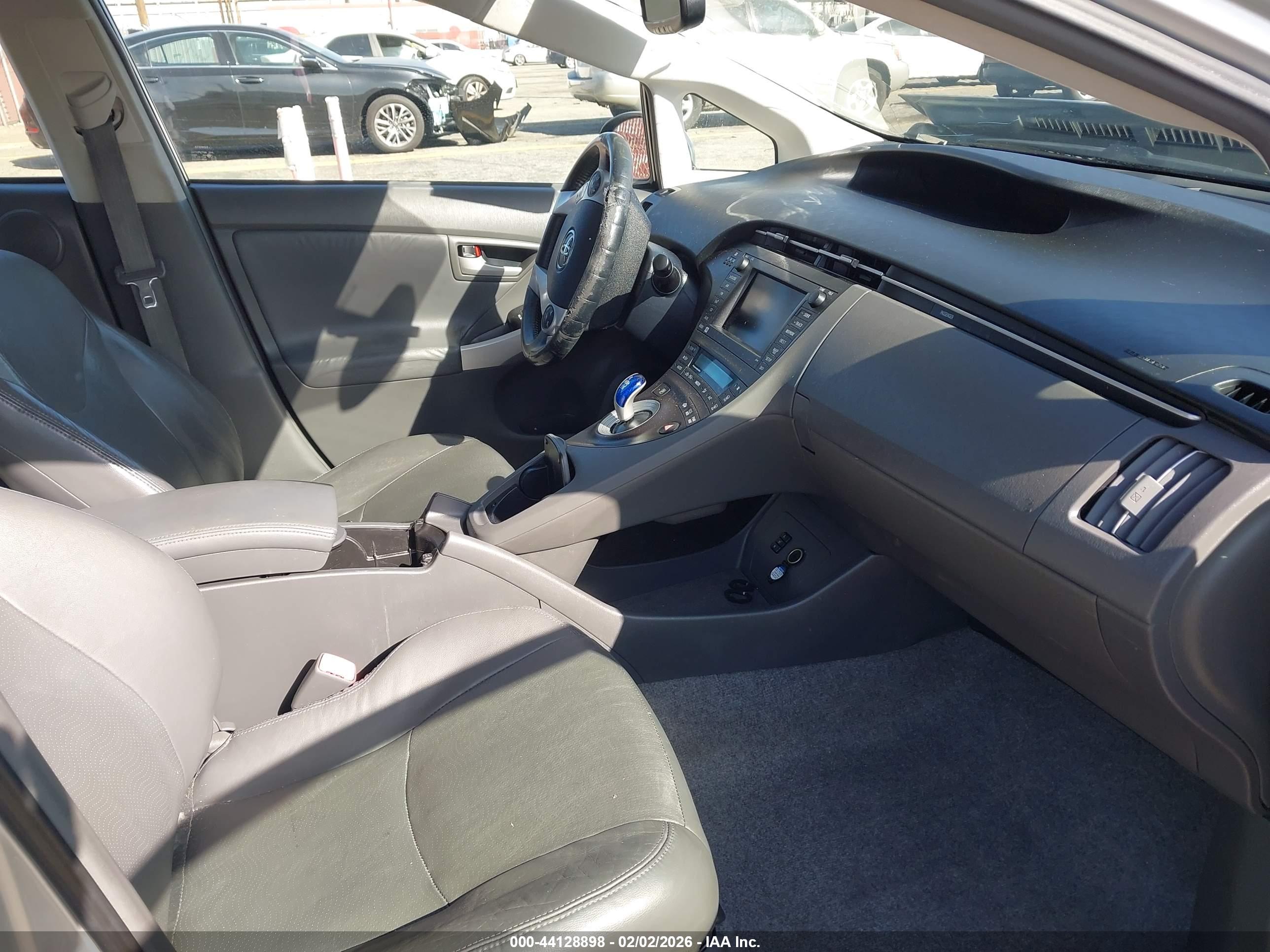 TOYOTA PRIUS image 5