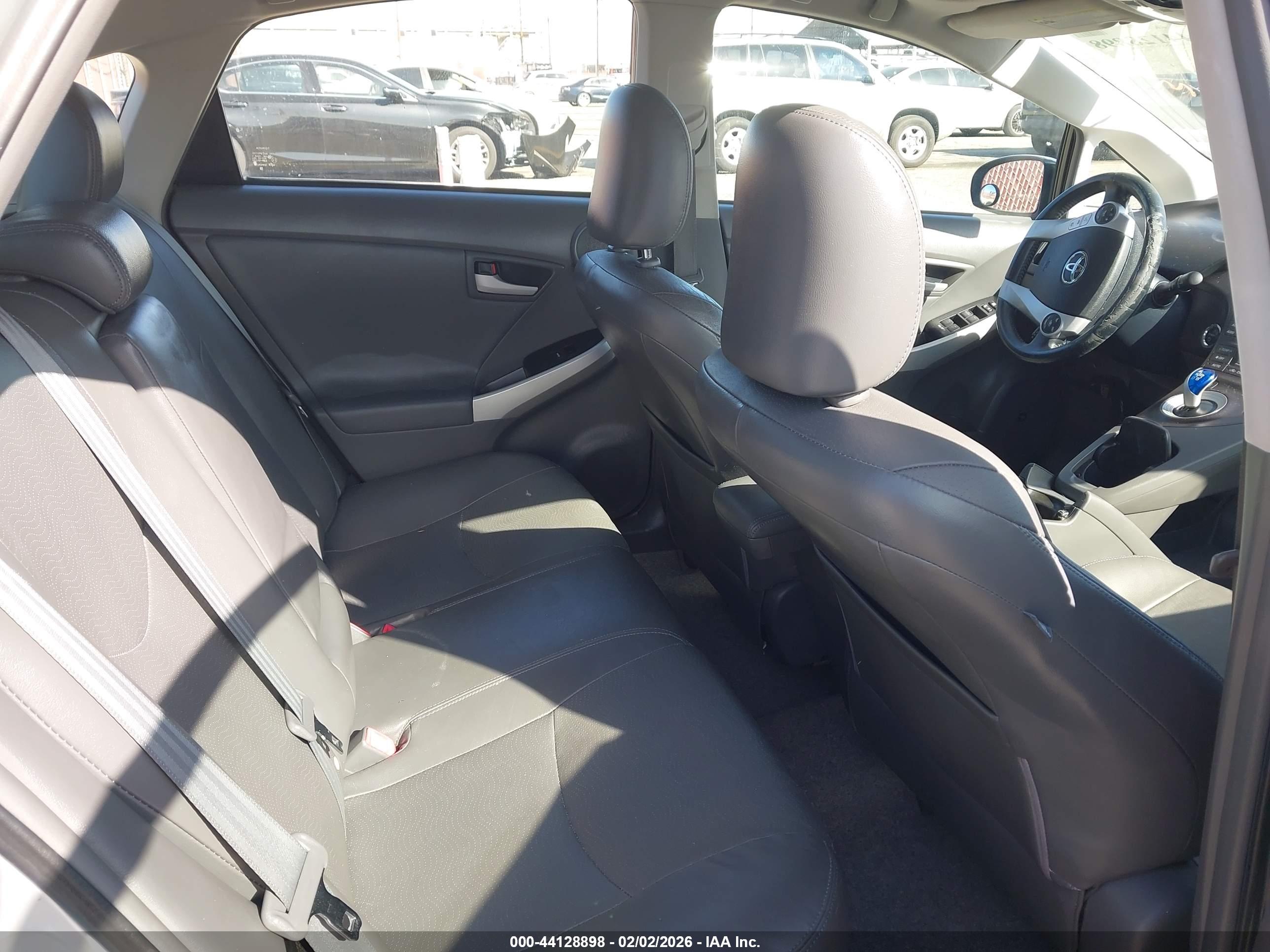 TOYOTA PRIUS image 8