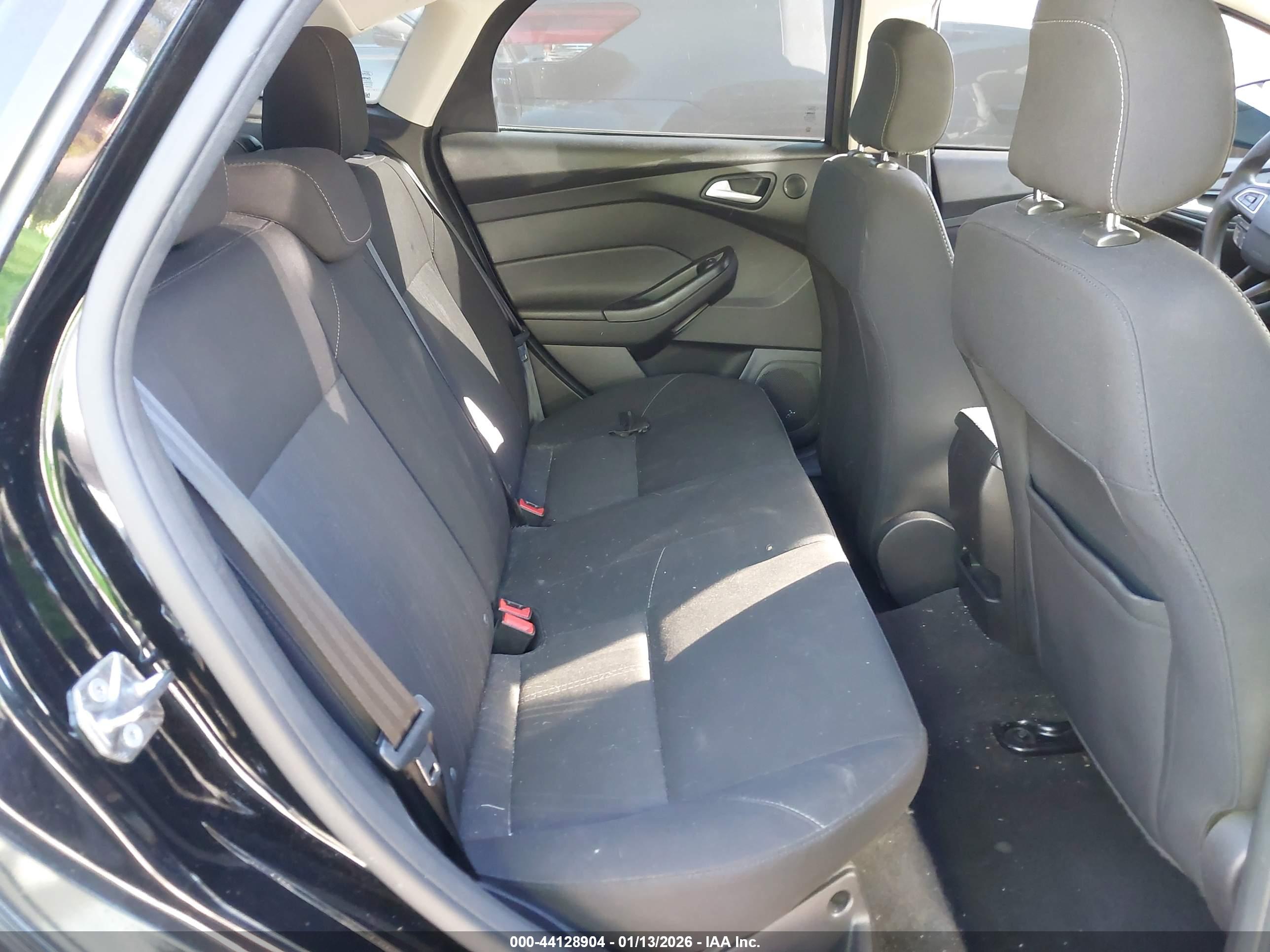 FORD FOCUS image 8