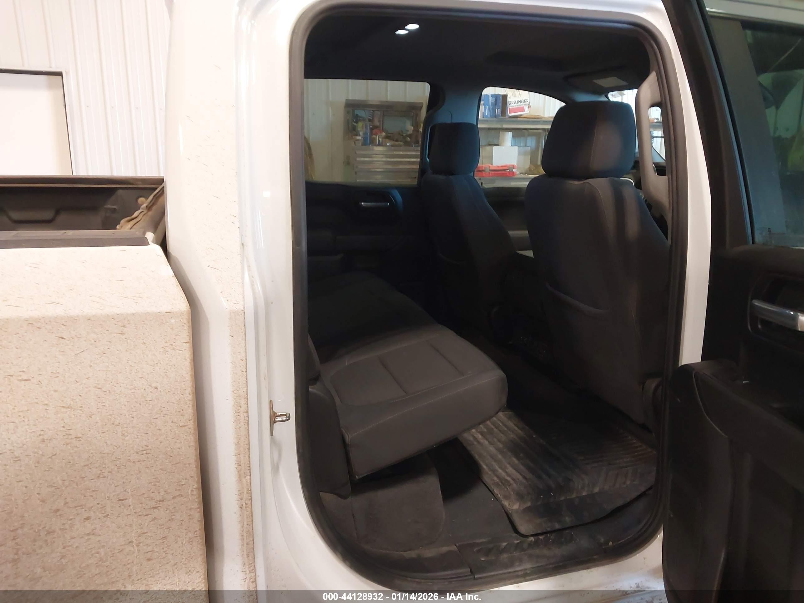 CHEVROLET SILVERADO image 8