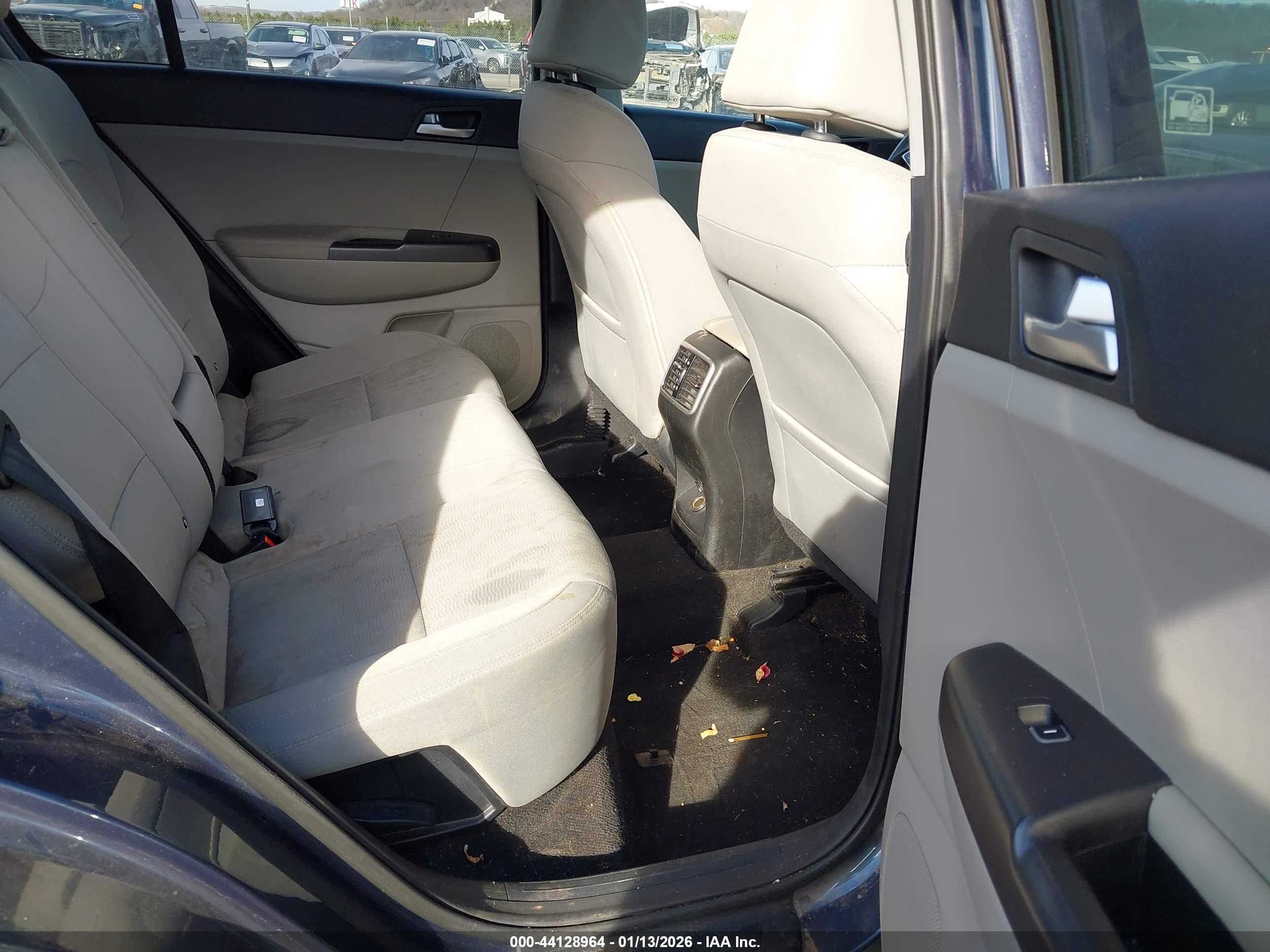 KIA SPORTAGE image 8