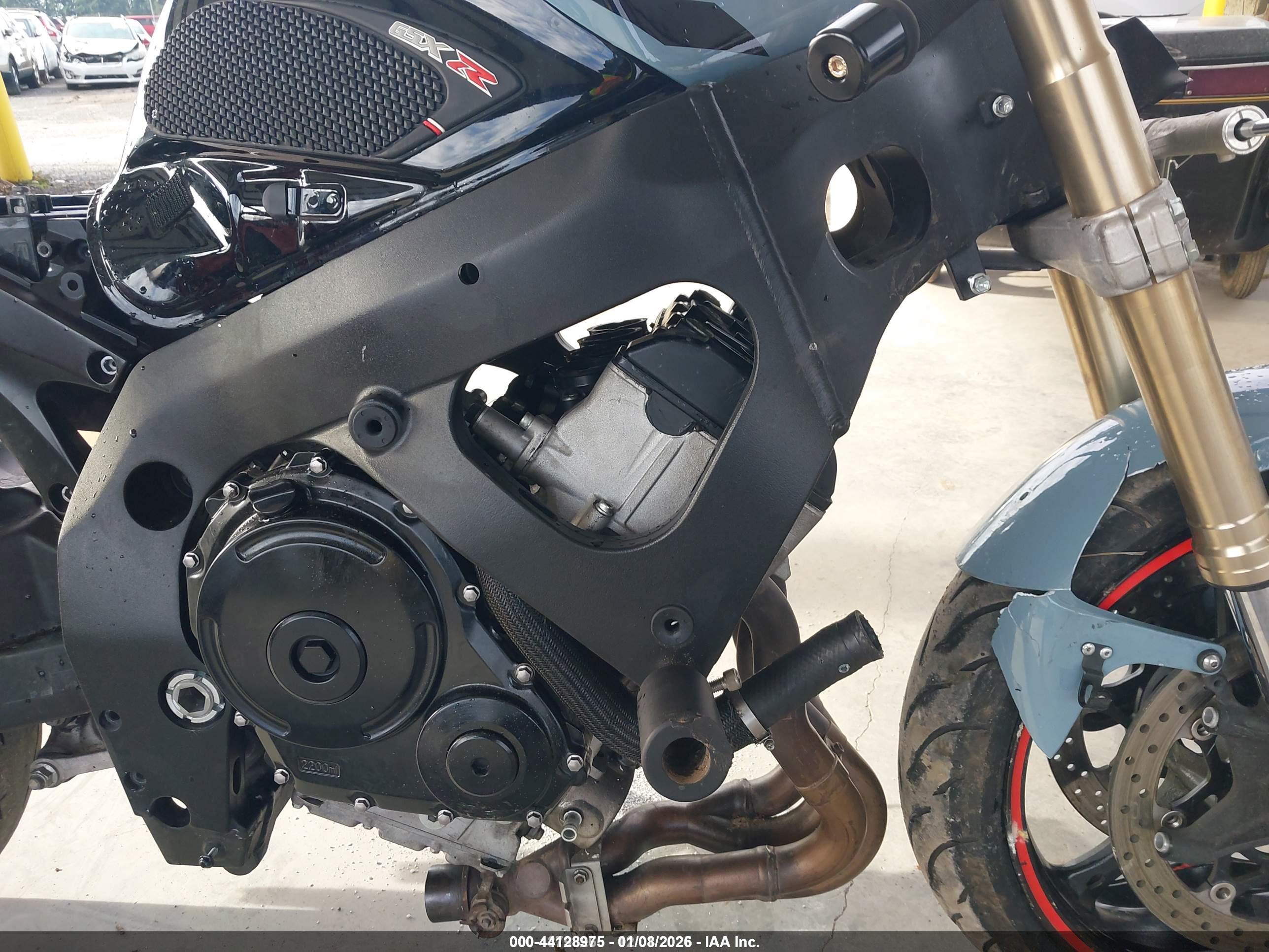 SUZUKI GSX-R600 image 8