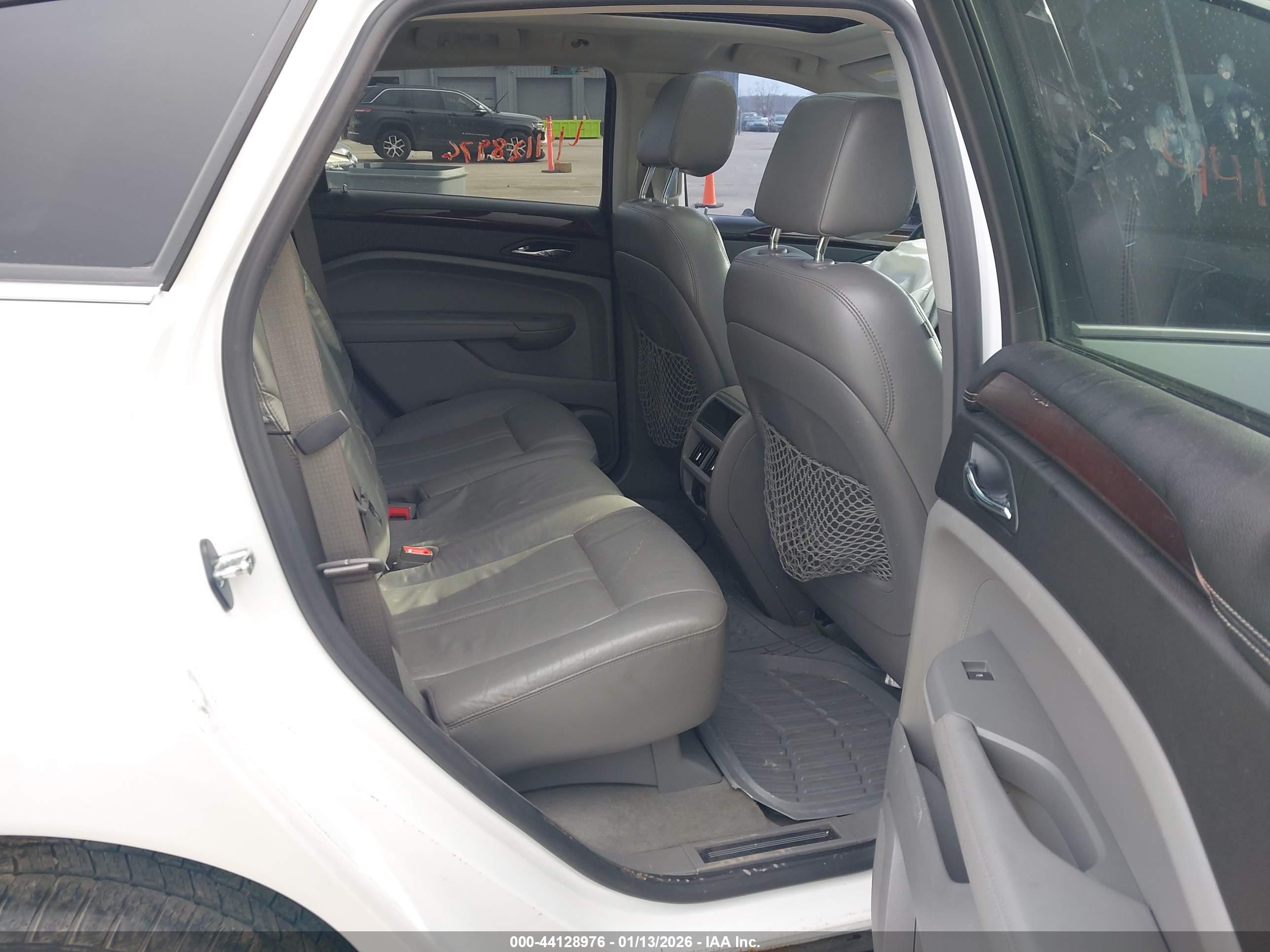CADILLAC SRX image 8