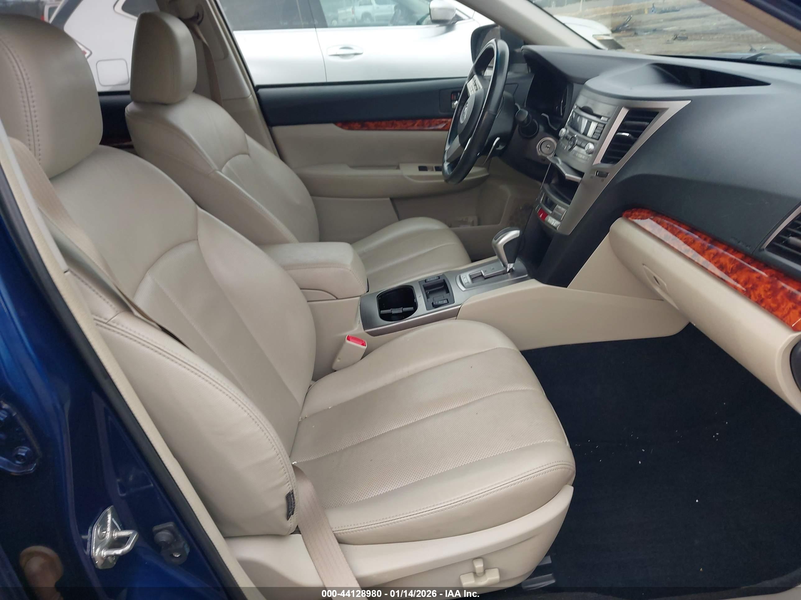 SUBARU OUTBACK image 5