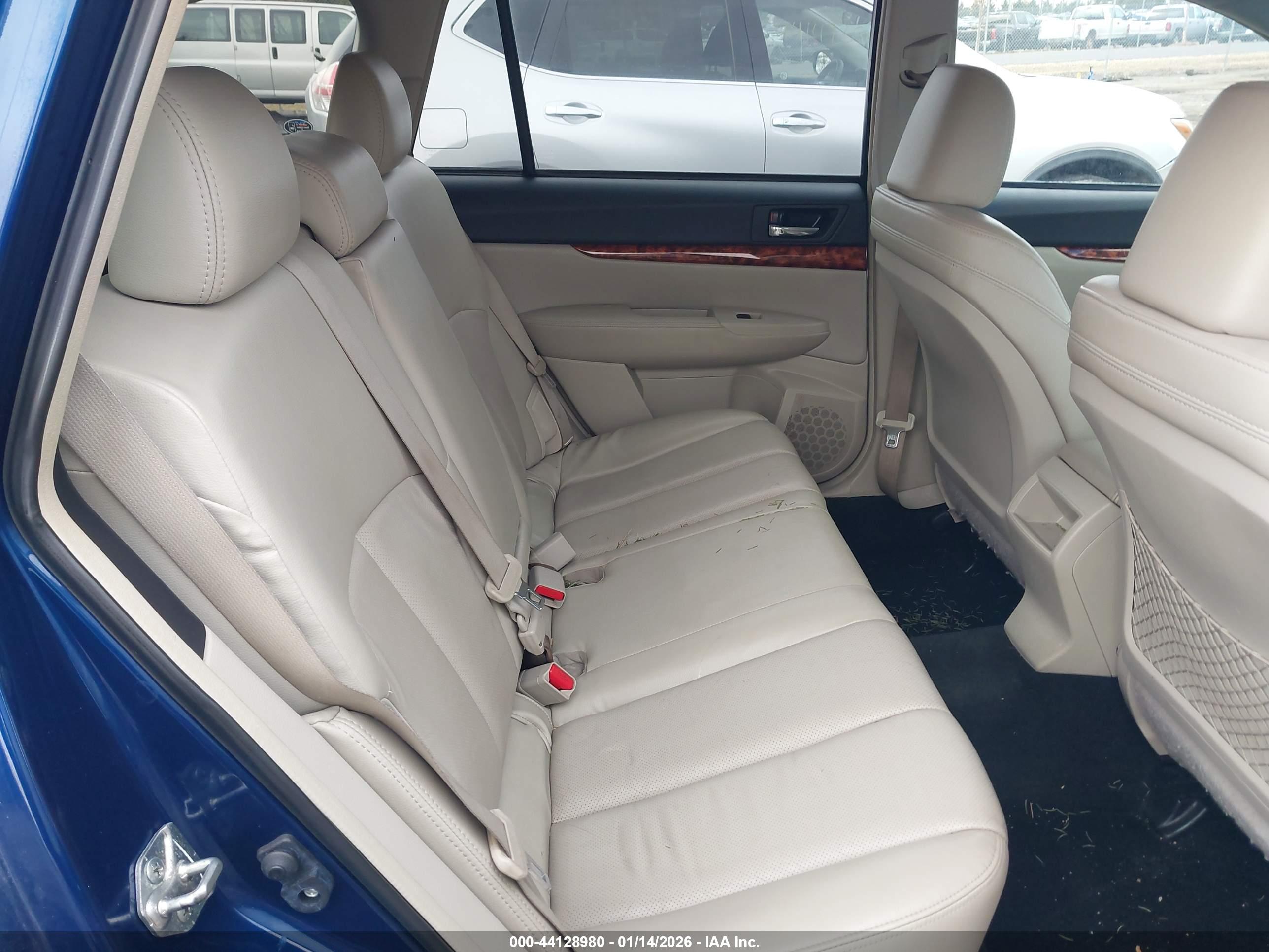 SUBARU OUTBACK image 8