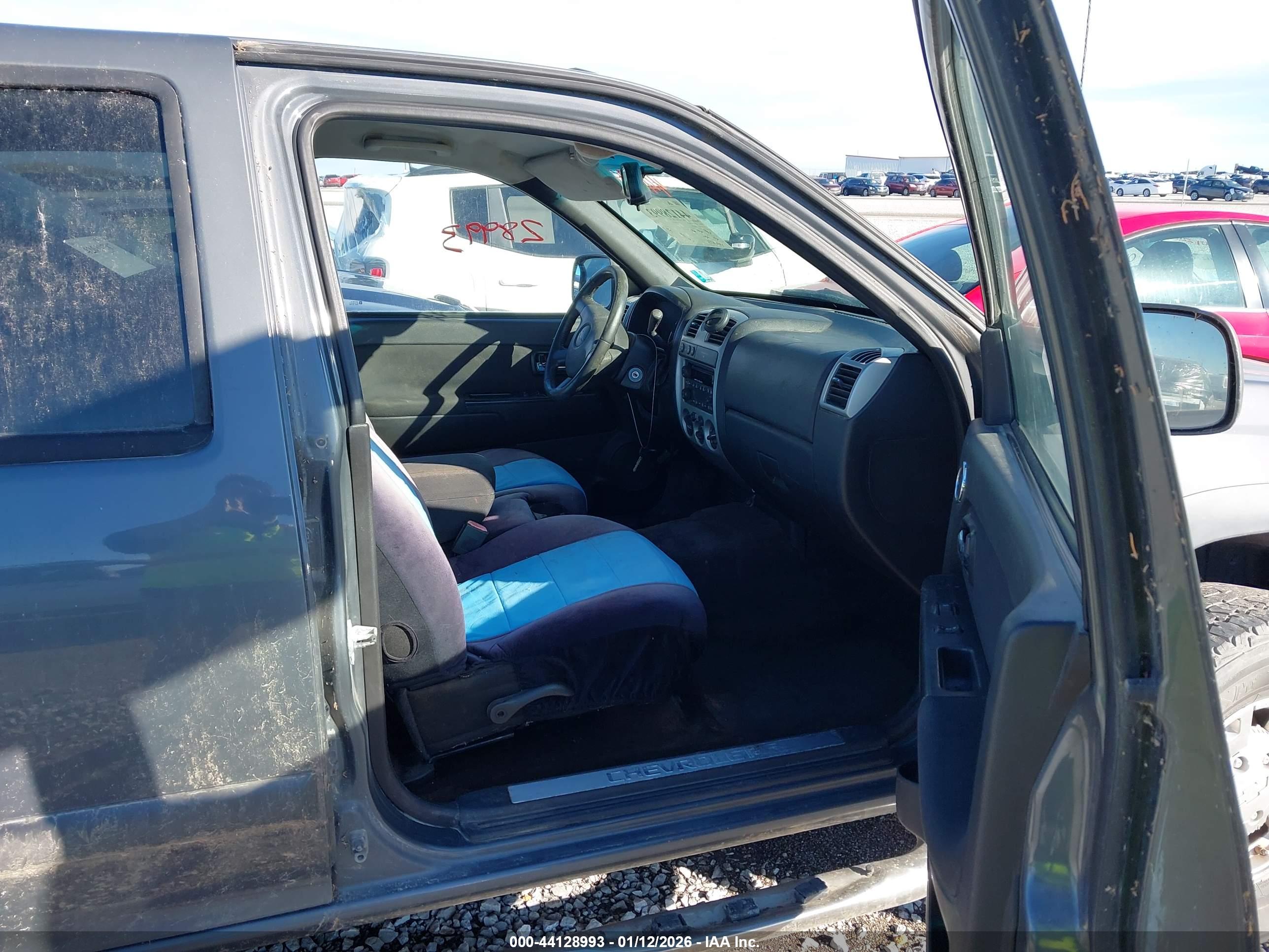 CHEVROLET COLORADO image 5